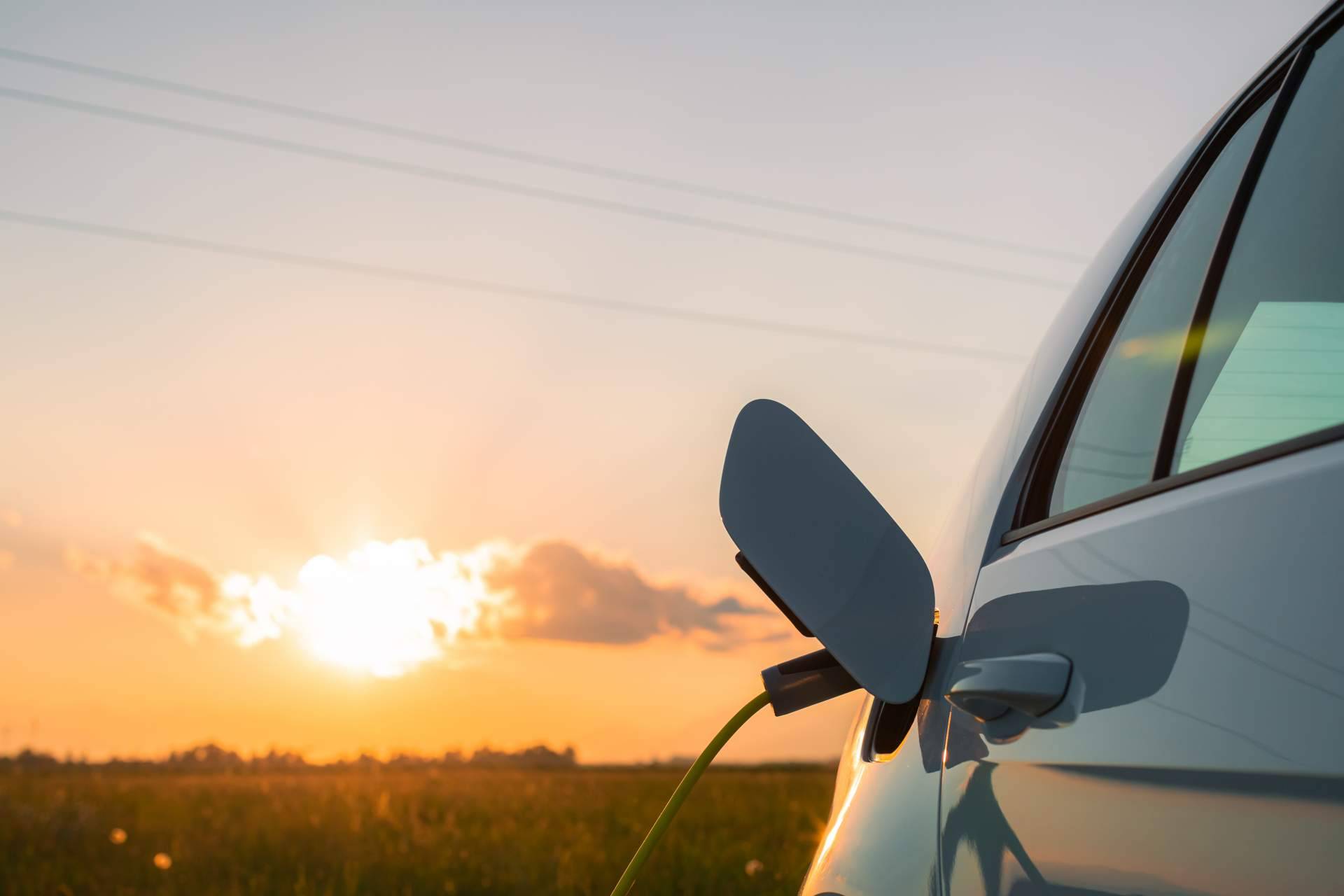 Cargar el coche eléctrico con energía solar, de la mano de Smart Wallboxes