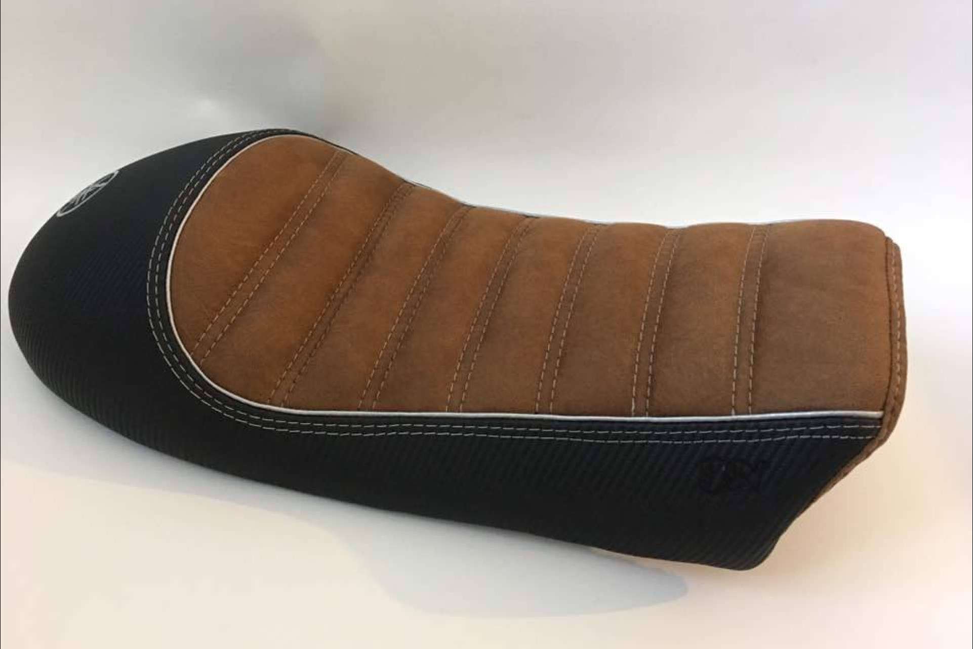 Tener un asiento de moto cómodo para viajar es vital, por JM-FUNDAS