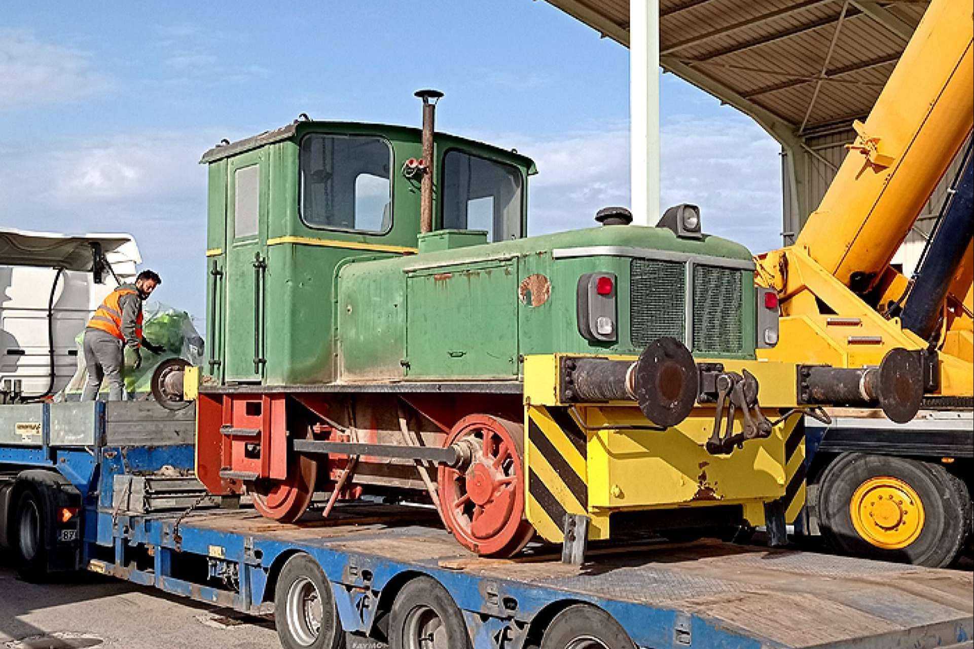 Rescatada una locomotora histórica de Saint Gobain por la Fundación del Patrimonio Ferroviario