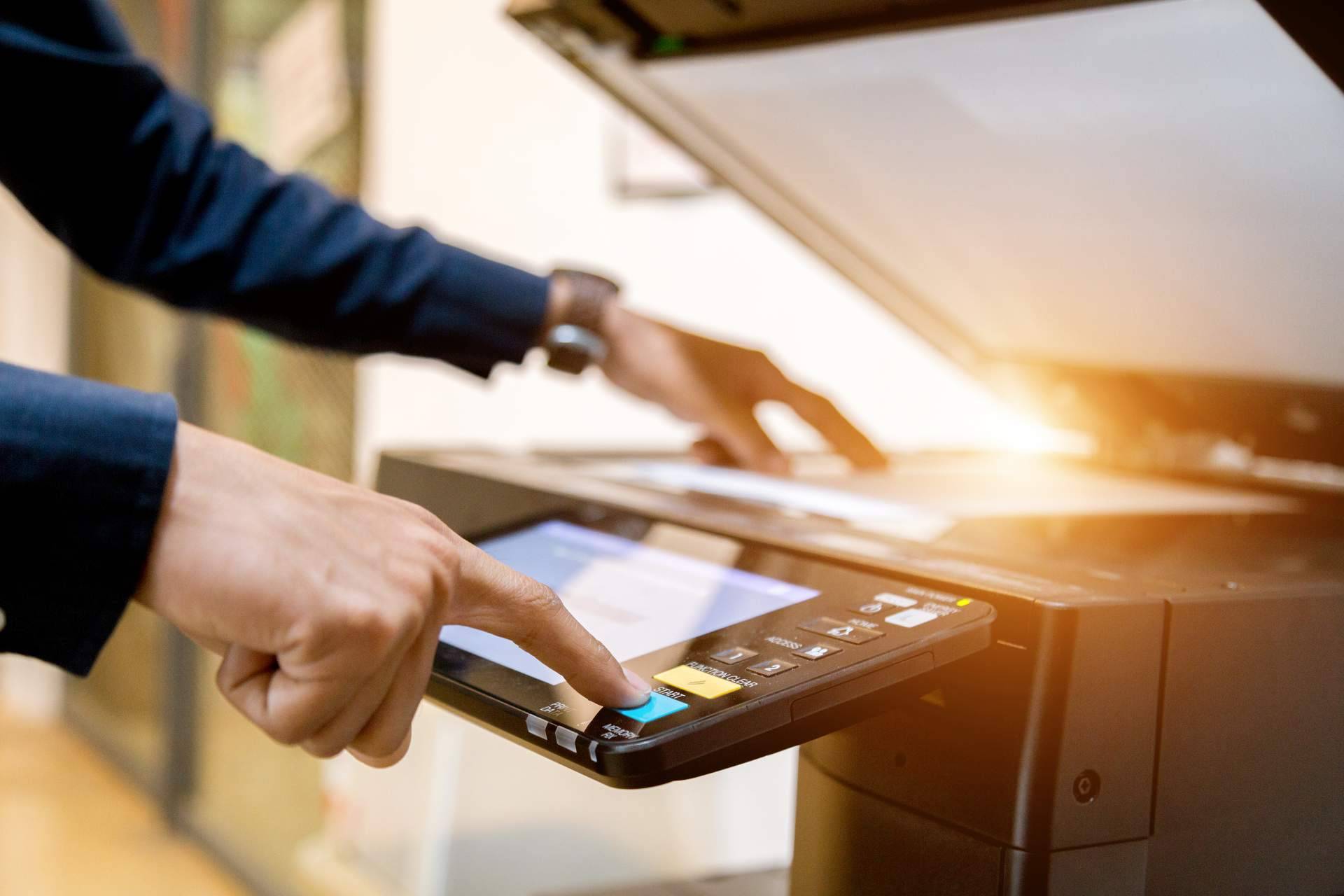 Fotocopia Barata, la copistería online low cost que permite imprimir, encuadernar, plastificar apuntes y además recibirlos en casa