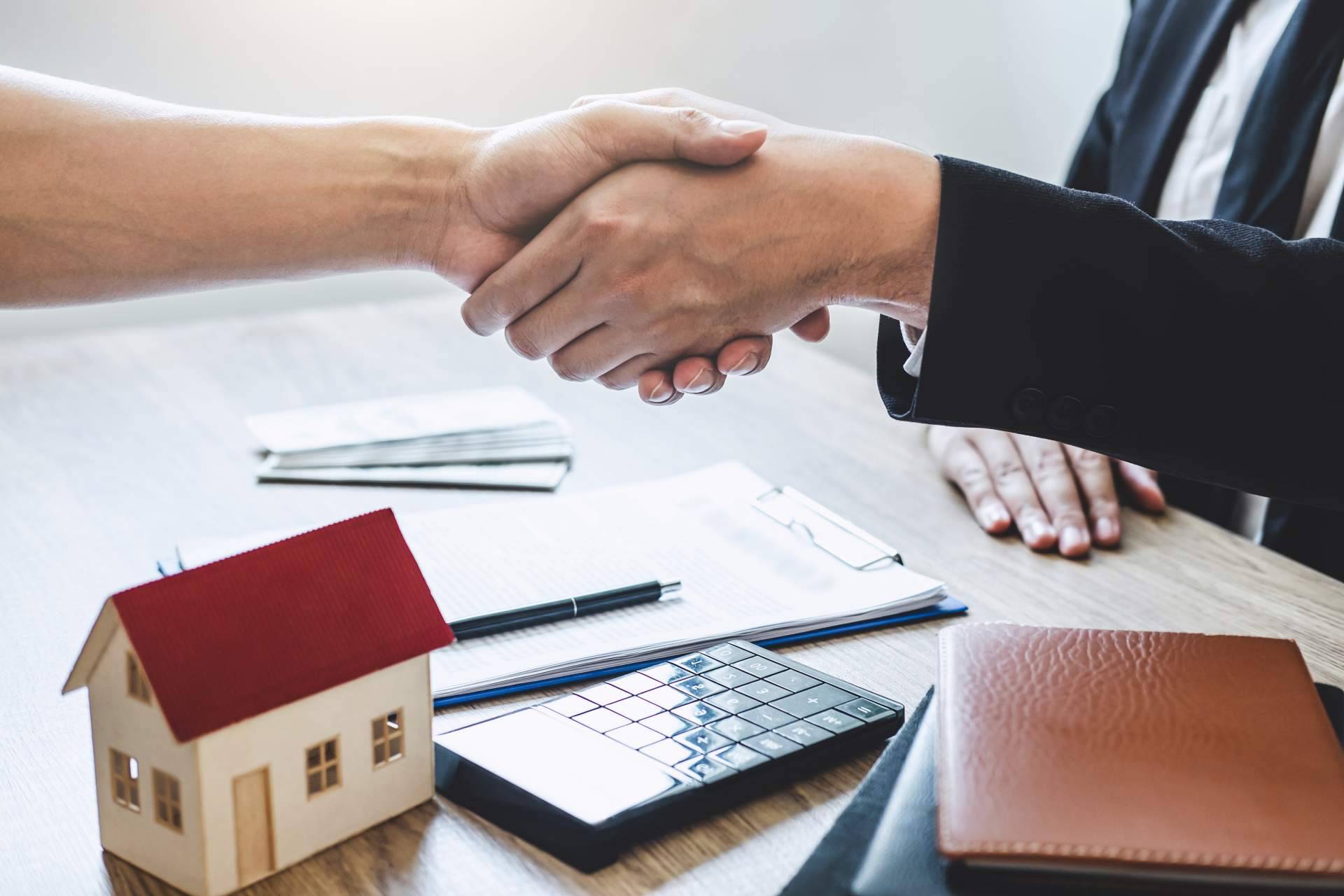 Las ventajas de contratar servicios inmobiliarios a la hora de invertir en bienes raíces, por Francisco José Suárez Díaz