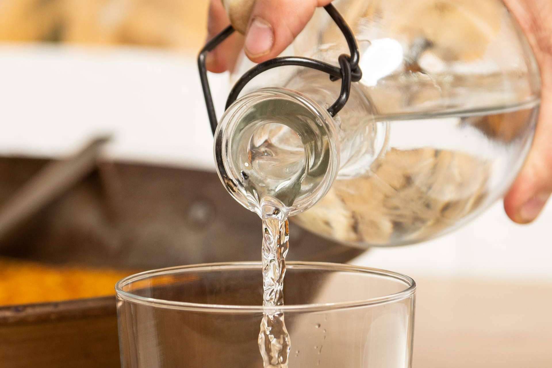 Agua Local ofrece botellas de vidrio reutilizables