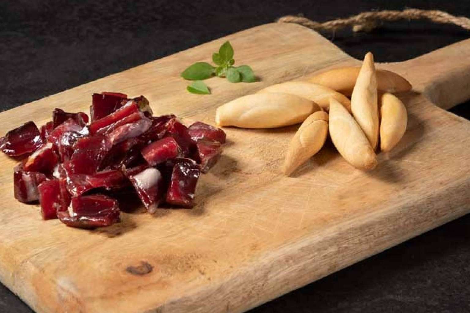 En Enrique Tomás son expertos en la valoración, elección y distribución de jamón ibérico