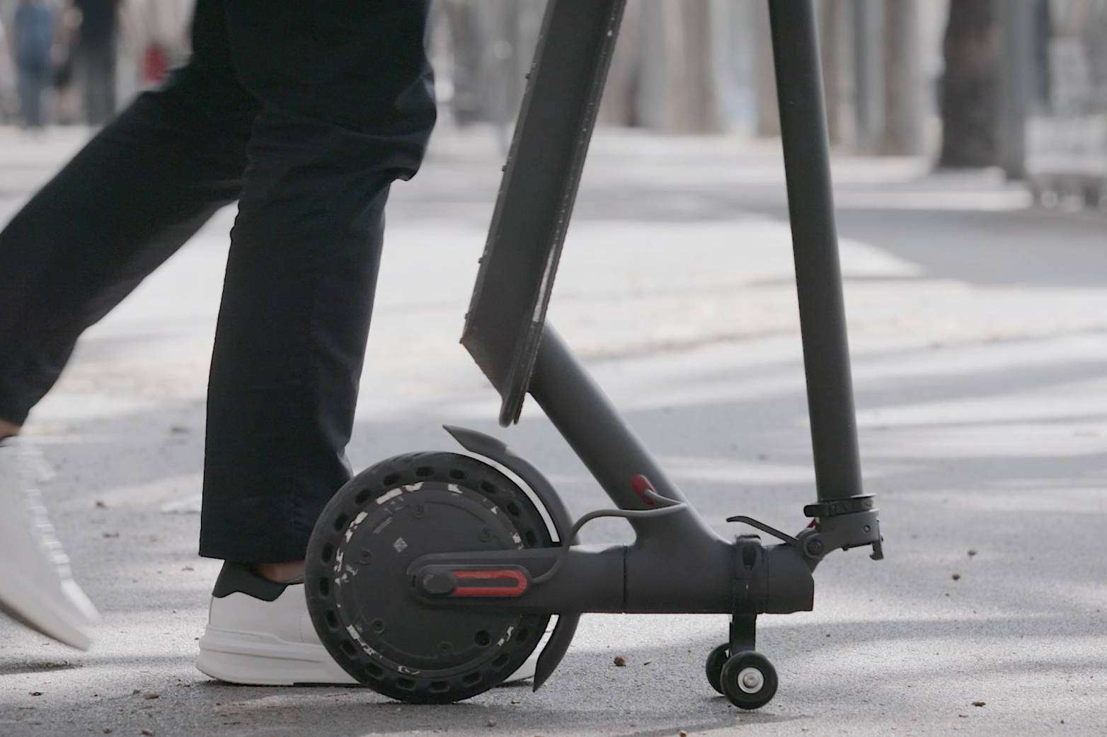 El soporte de Techmotion Electronics para guardar en vertical el patinete consigue un 25 % de su objetivo de financiación en su primera semana de campaña de crowdfunding