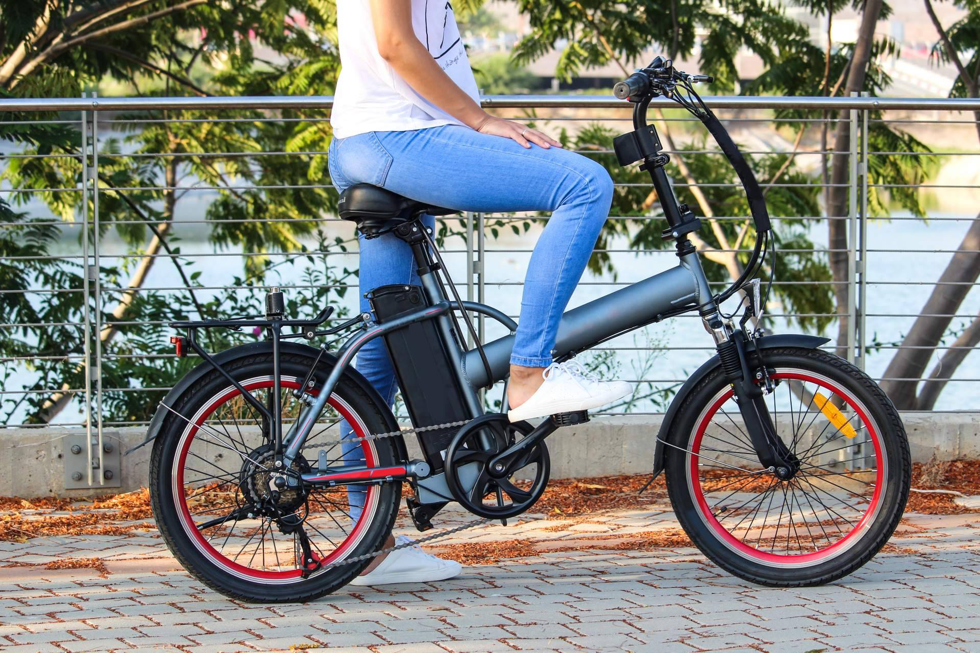 Las bicicletas eléctricas de Emotobike permiten recorrer la ciudad y ahorrar gasolina