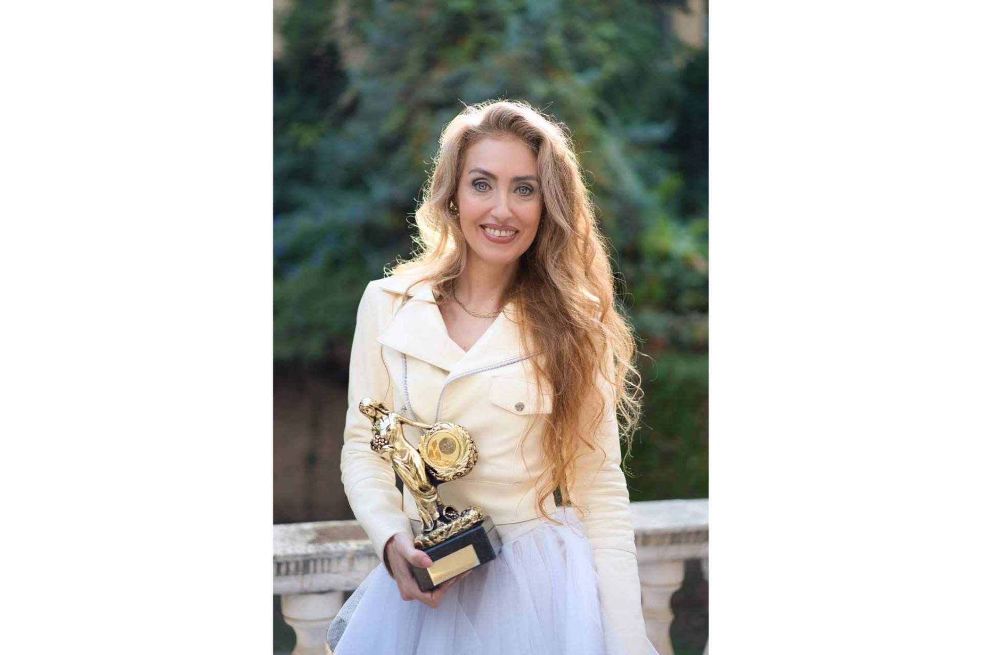 El premio Oriana a la cultura 2022 de Miriam Victoria y la presentación de 'El Armario de Miriam Victoria', su nuevo proyecto solidario
