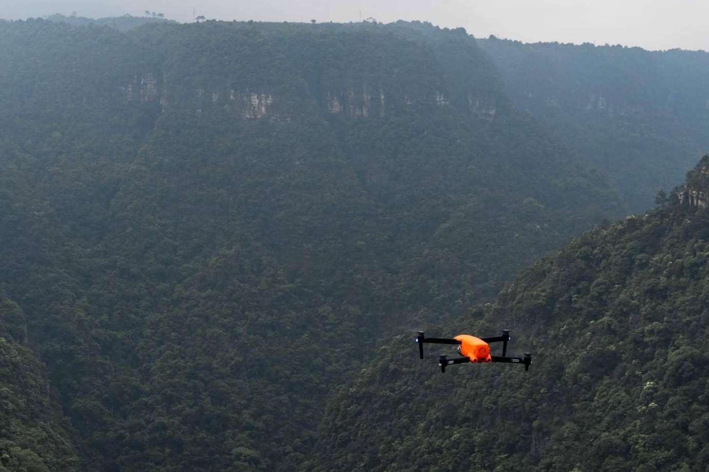 Usar los drones como equipos de apoyo en seguridad, emergencia y rescate