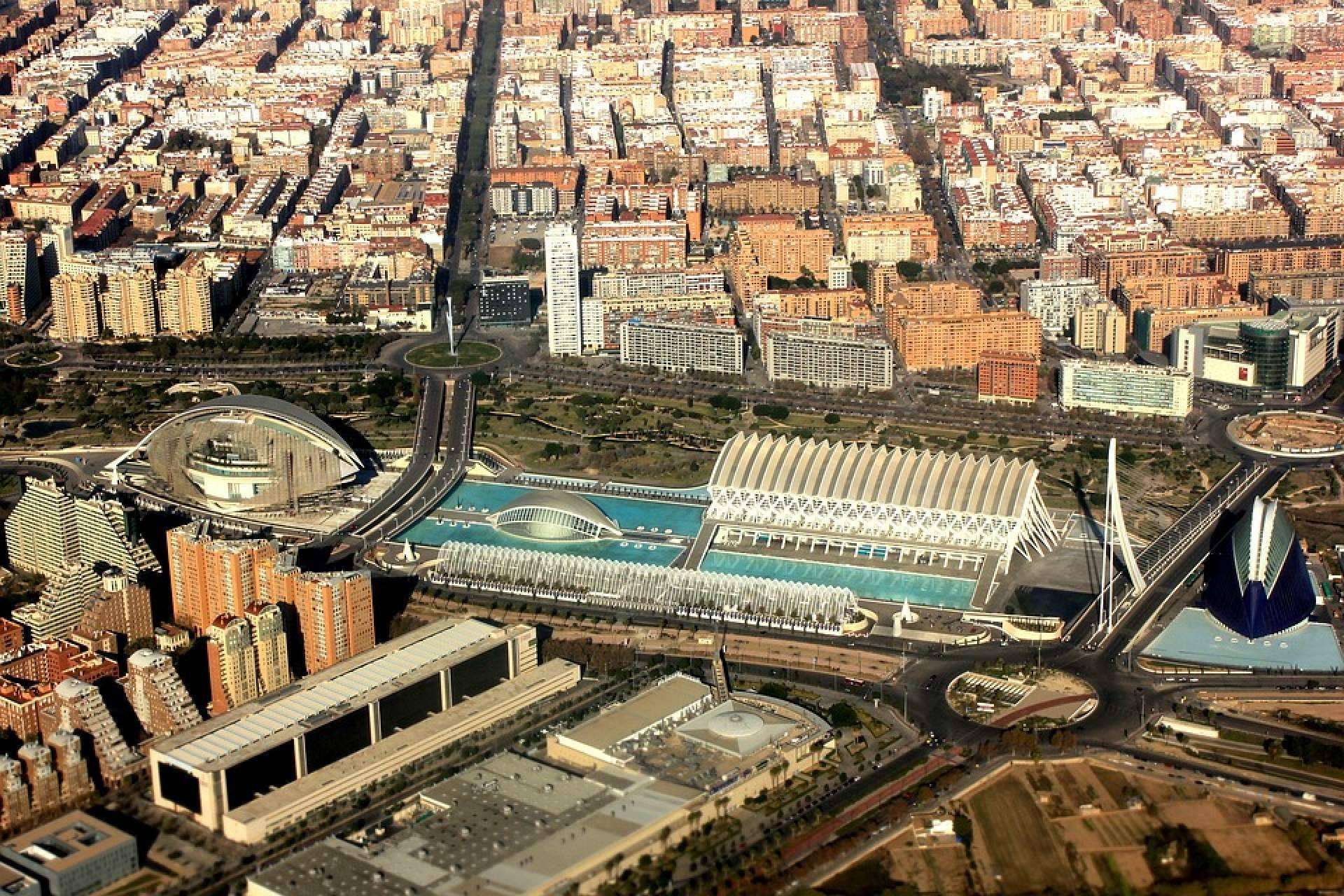 FENEVAL pide al Gobierno valenciano la realización del preceptivo estudio previo sobre sostenibilidad para acelerar la electrificación de las flotas