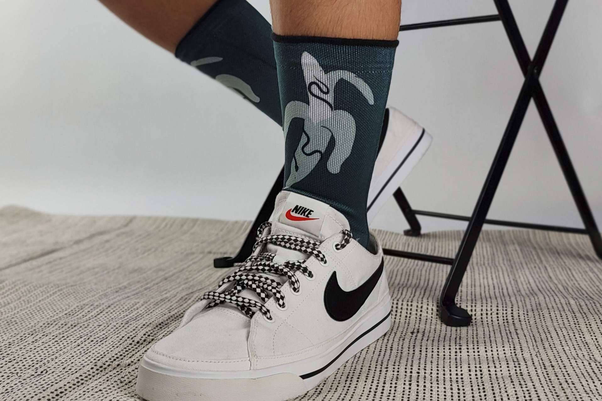 Entrevista a los fundadores de Isokisi, la marca de calcetines originales que combina moda y arte