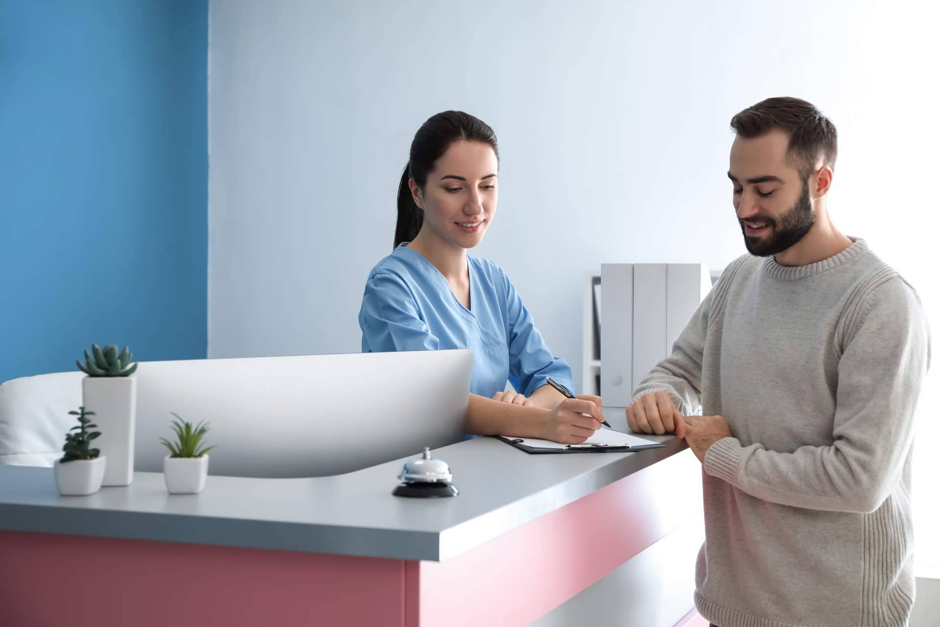 Gestión y planificación de guardias, consultas y quirófanos en hospitales, con DEKINES