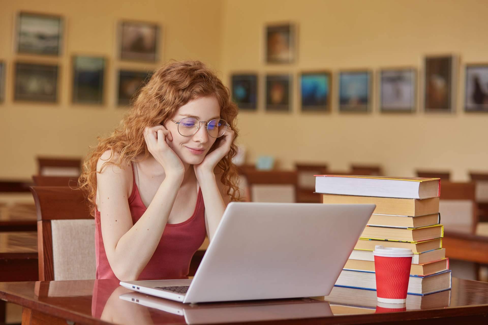 Los docentes de varias comunidades autónomas disponen de información actualizada sobre las bolsas de trabajo en AFOE Formación