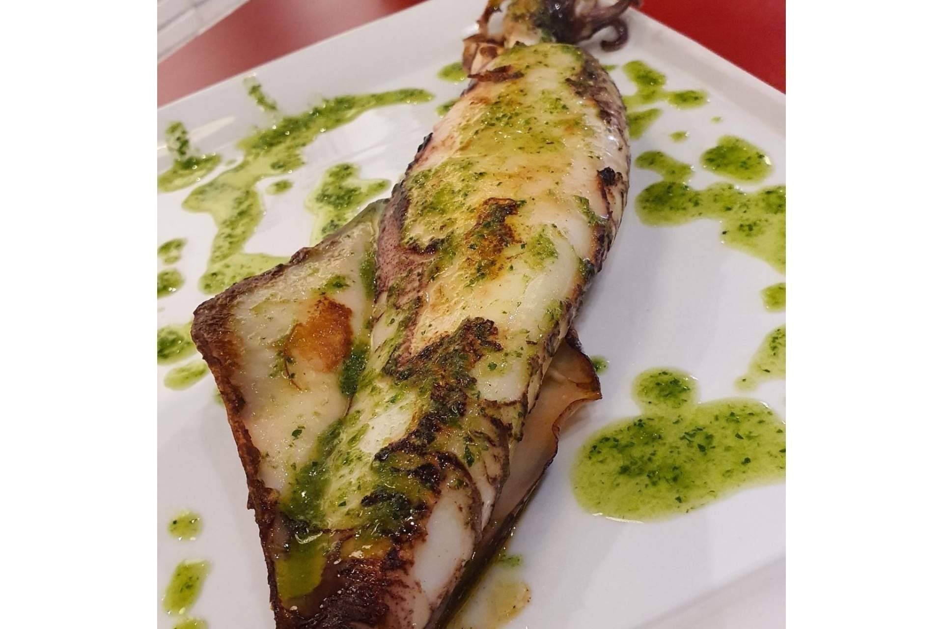 La bandeja de fritura y marisco, la gran especialidad del restaurante La Taberna Casera, en Valencia