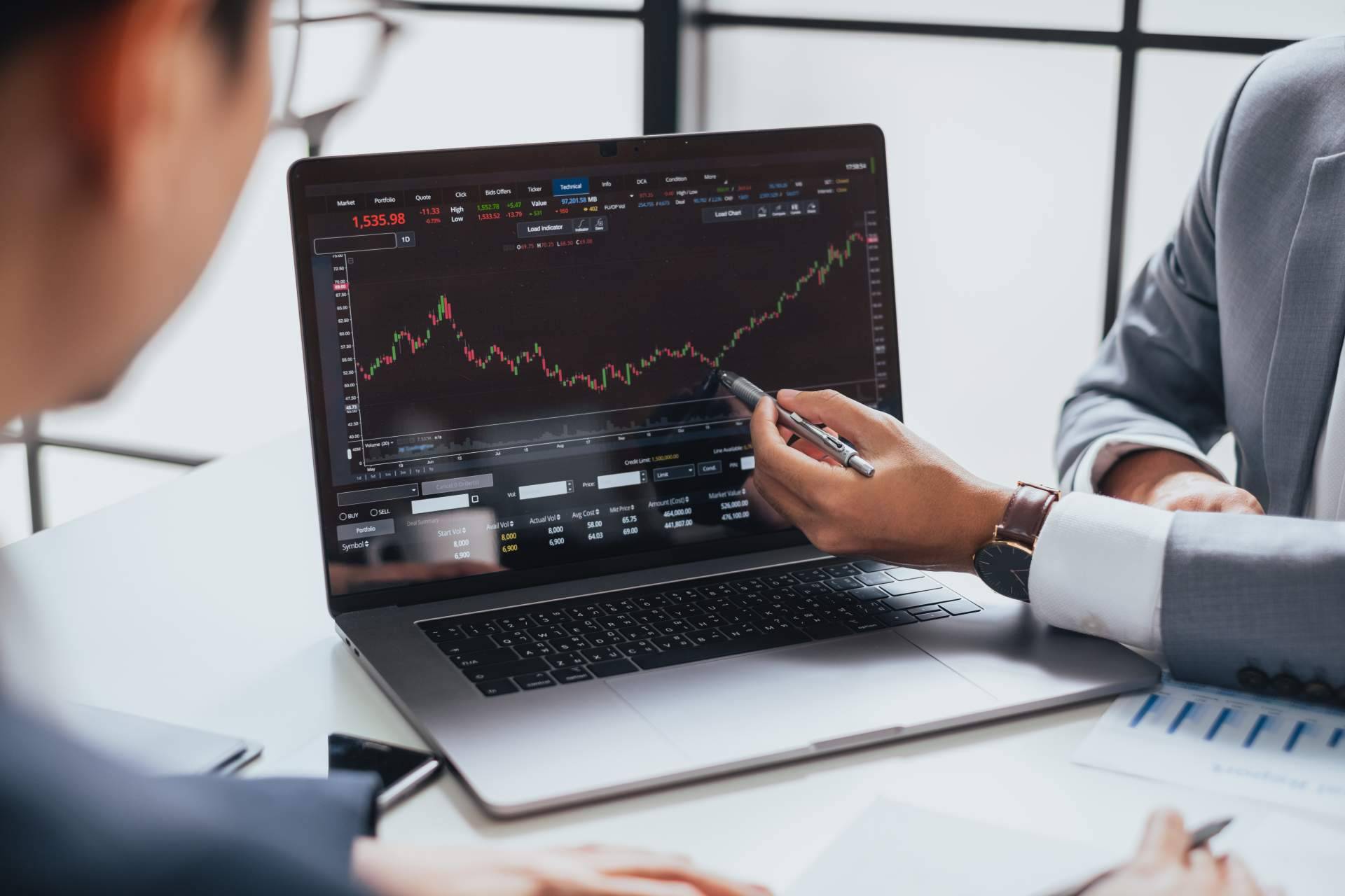 ¿Cuáles son los beneficios de incluir un comercial freelance en la empresa?, por NOVI mentor club