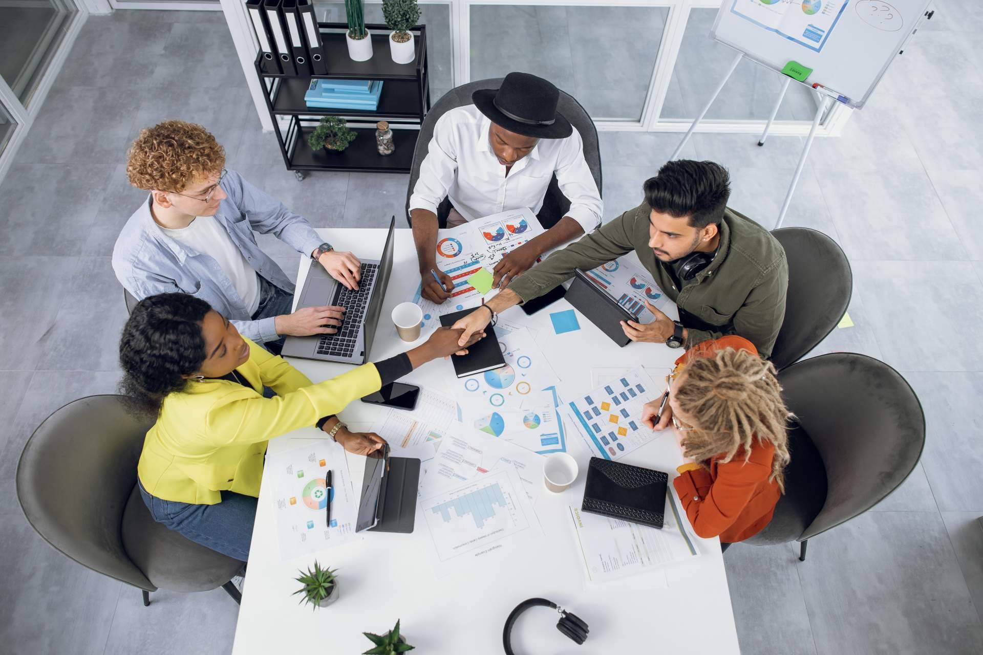 AXGA CRM, el software de automatización definitivo para las relaciones con los clientes, ayuda a liberar el potencial de un negocio
