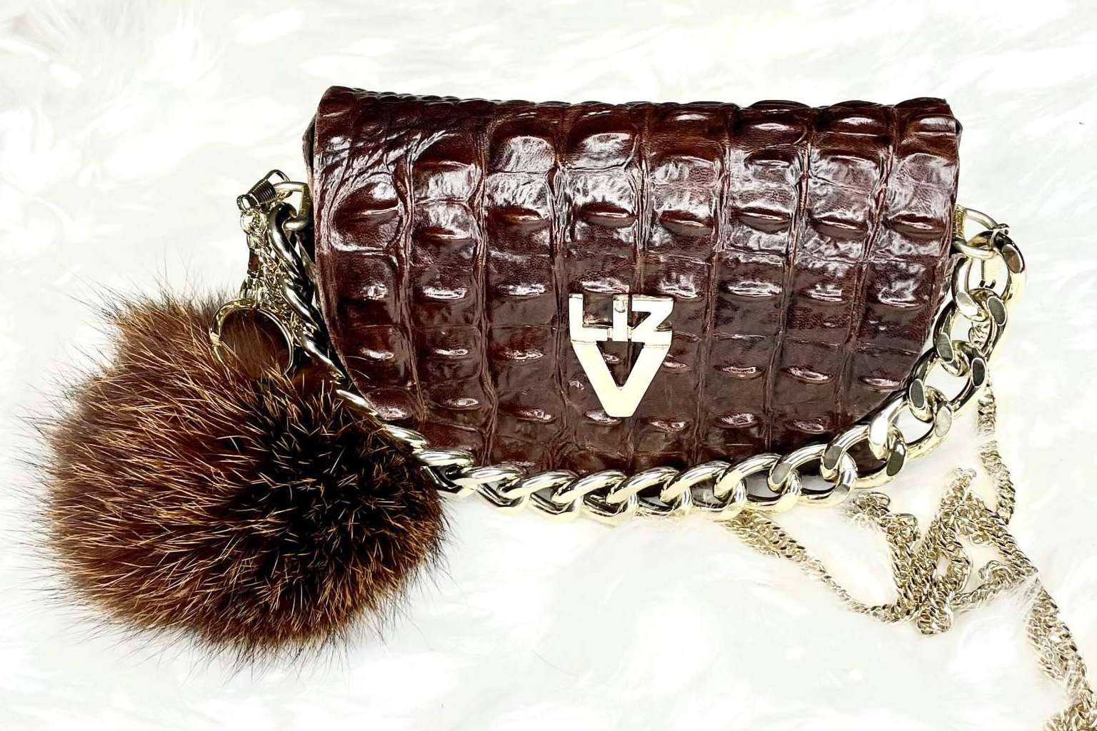 Liz Valdesuso presentará sus bolsos en desfiles de moda en Roma y Londres