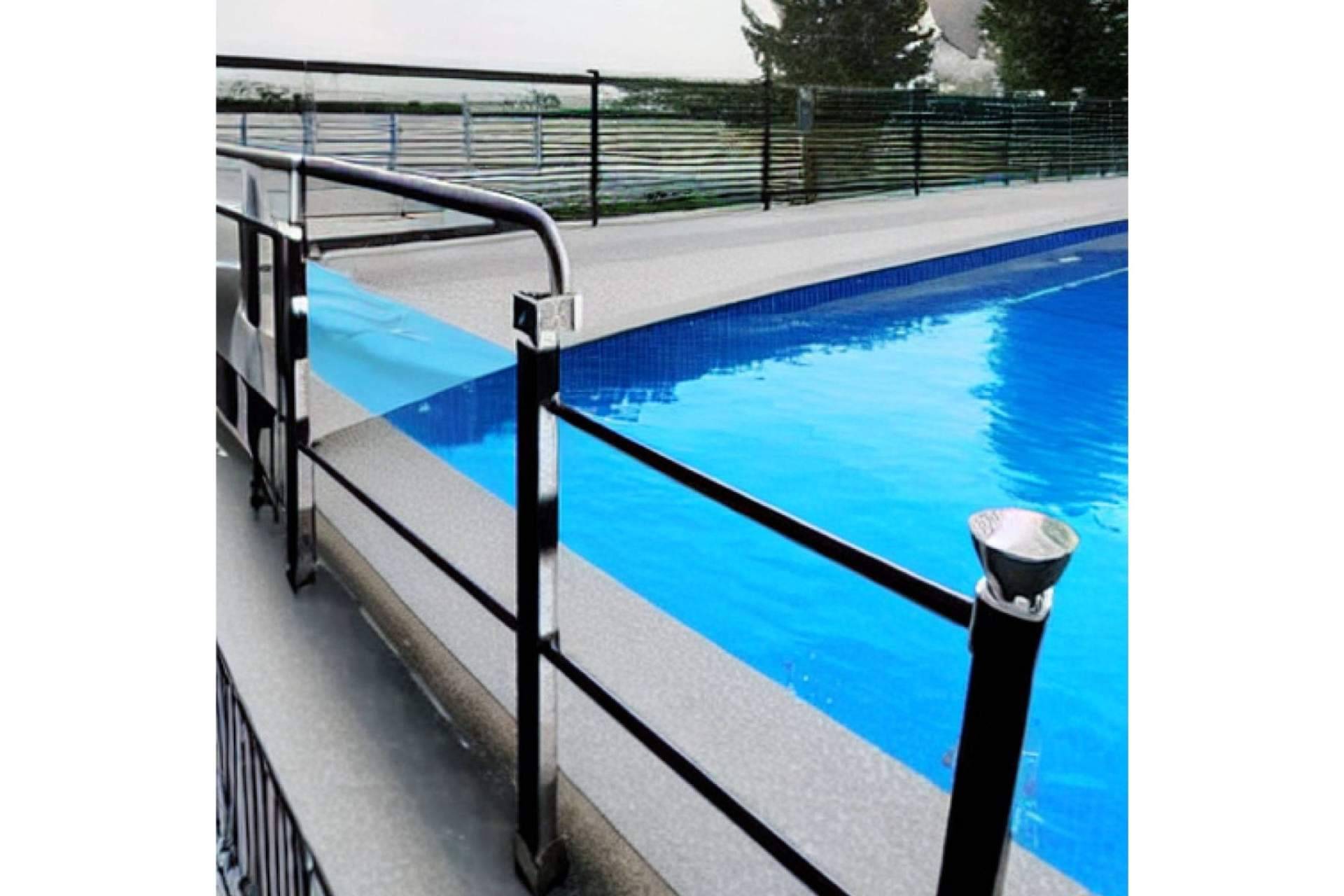 Las vallas de piscina son clave para la seguridad de los miembros del hogar, por Barmet