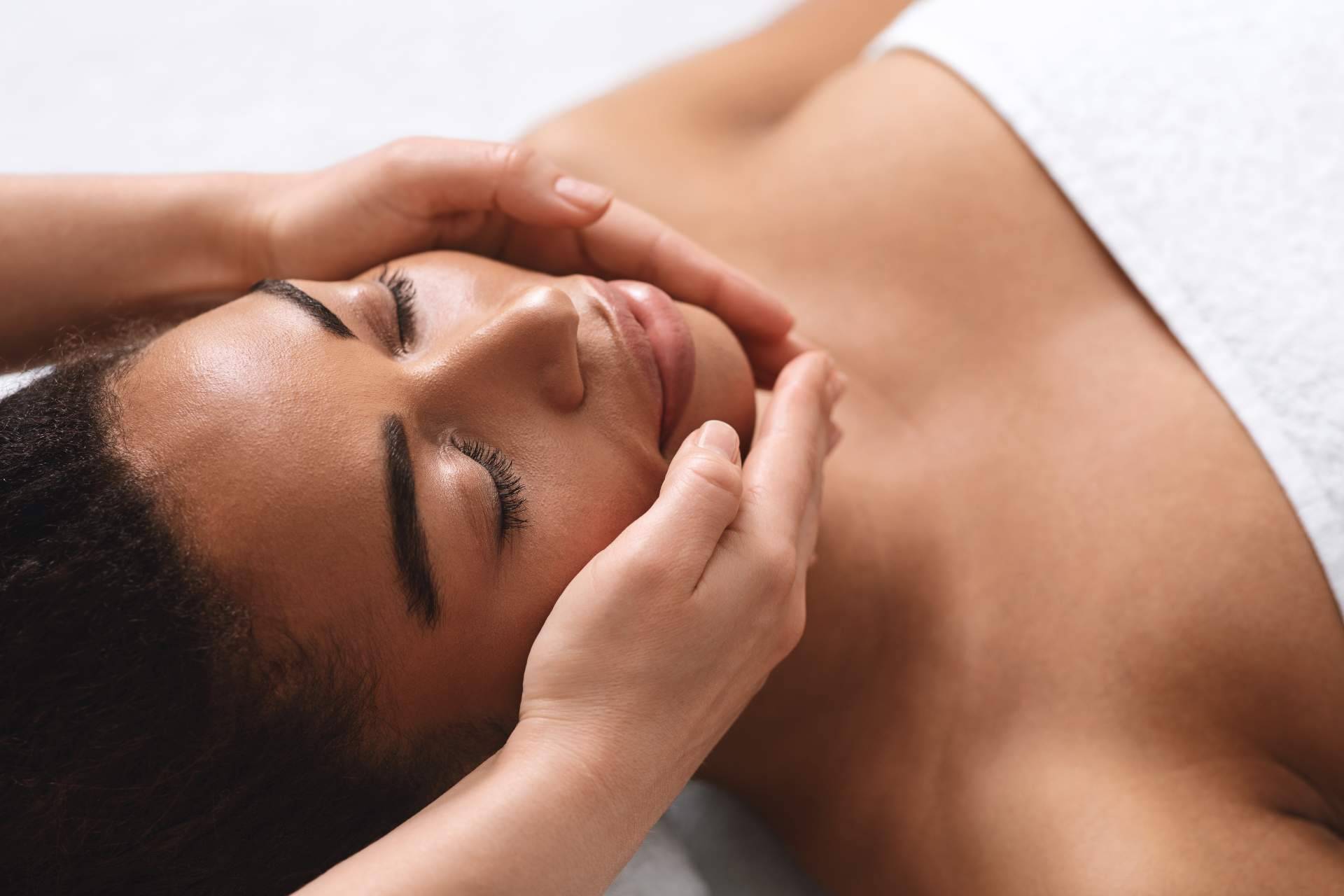 Los beneficios del kobido, un masaje facial japonés, en Novi Terapias
