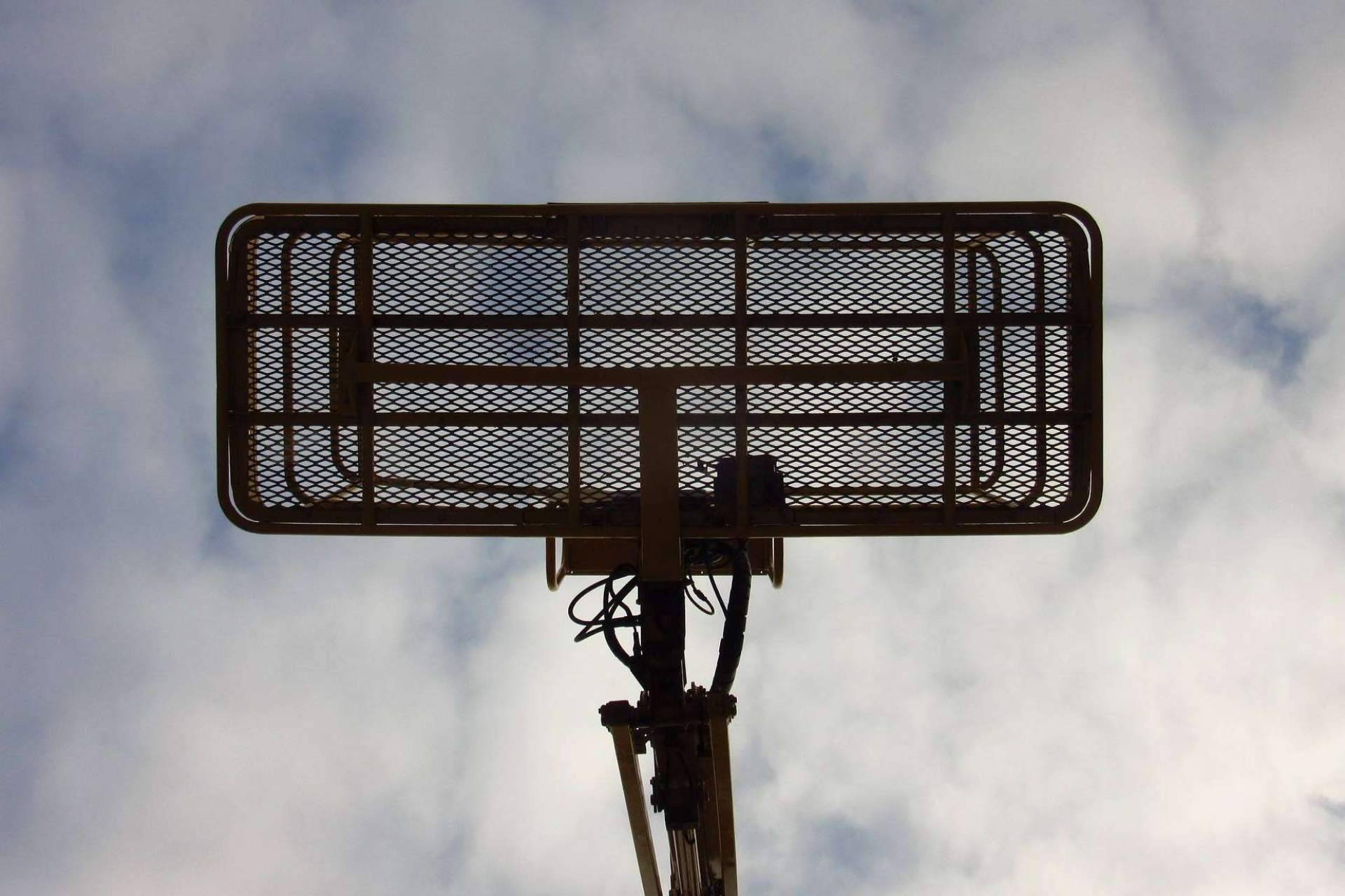 Conocer los beneficios de alquilar plataformas elevadoras con Equipzilla
