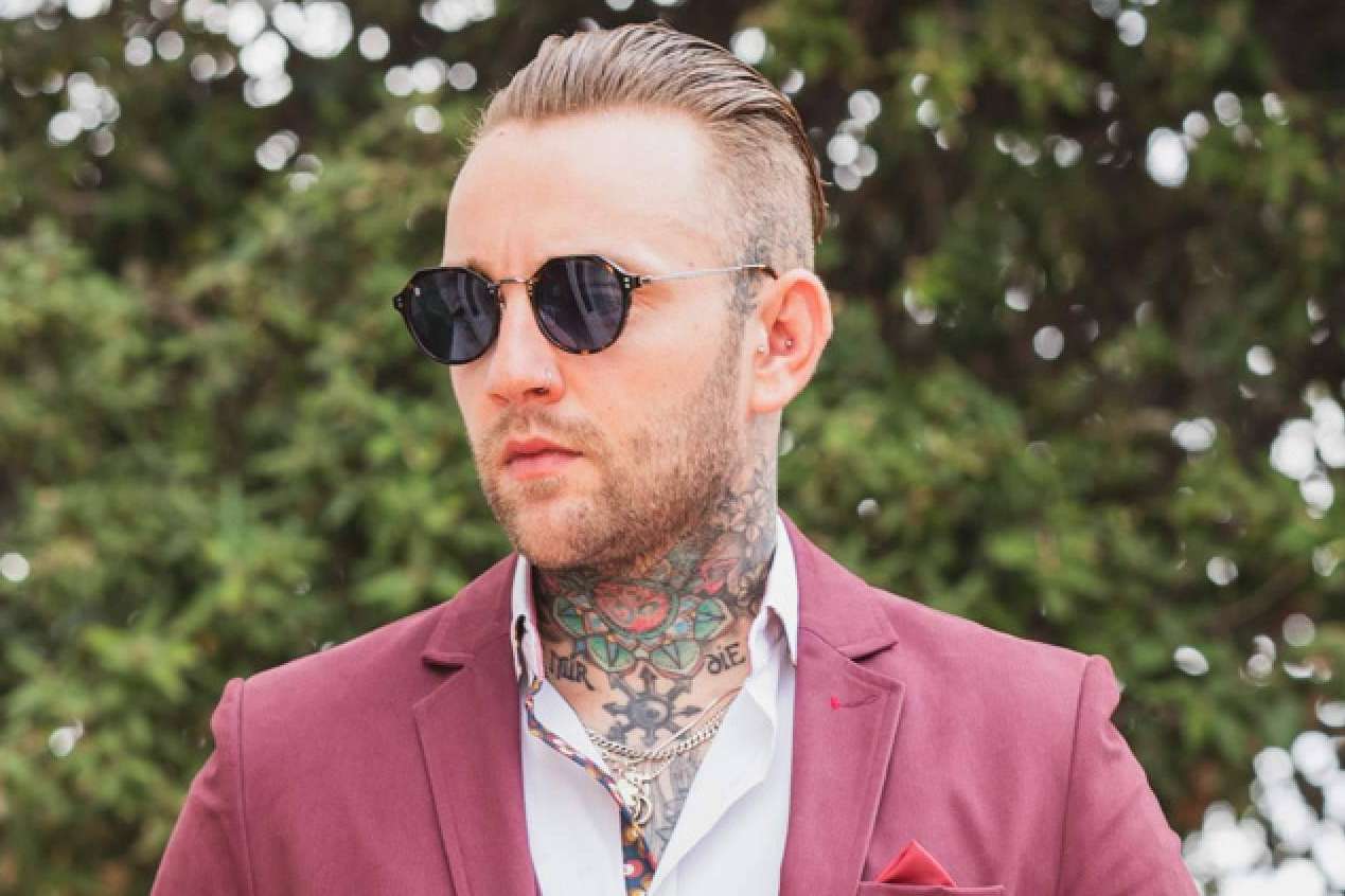 Un accesorio estrella que ofrece Aragaza para complementar los outfits son las gafas de sol