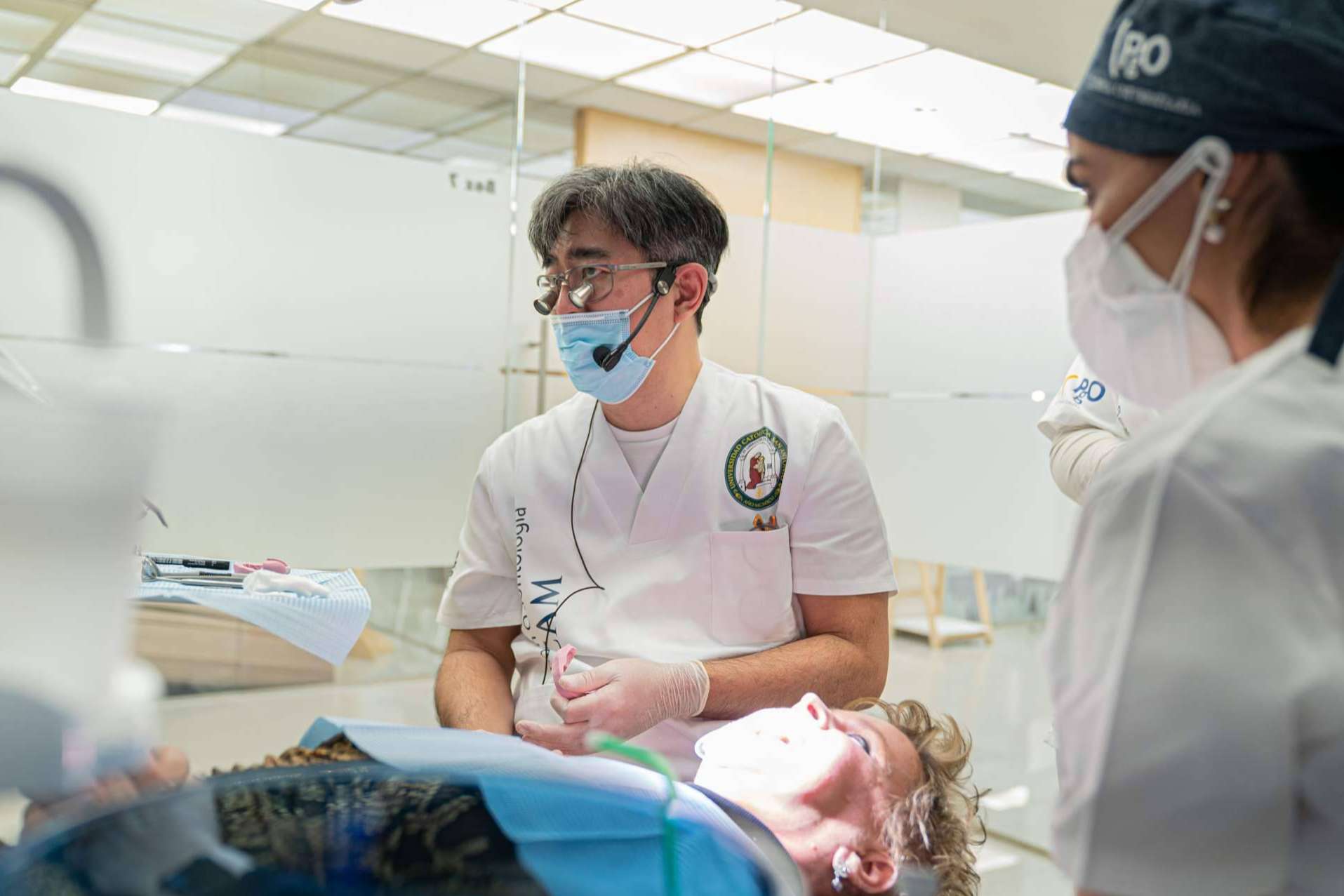 En PgO UCAM, uno de los mejores del mundo imparte la técnica de las carillas de cerámica