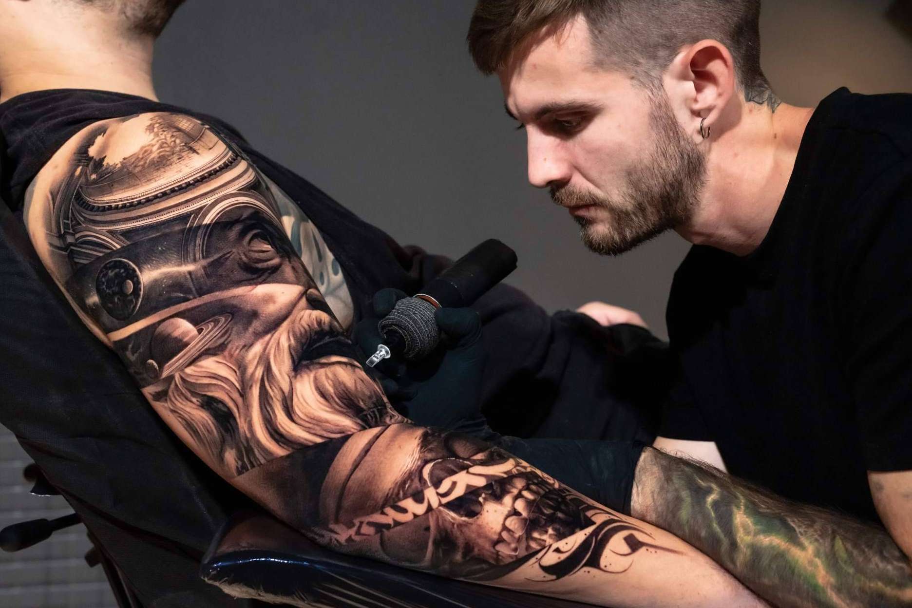La plataforma Habbility lanza su más reciente curso de tatuaje para brazo completo