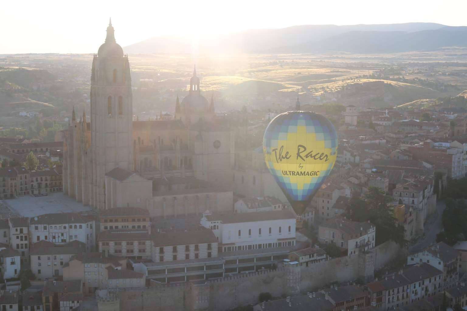 Los 5 mejores viajes en globo del mundo. Conocer uno que está aquí al lado