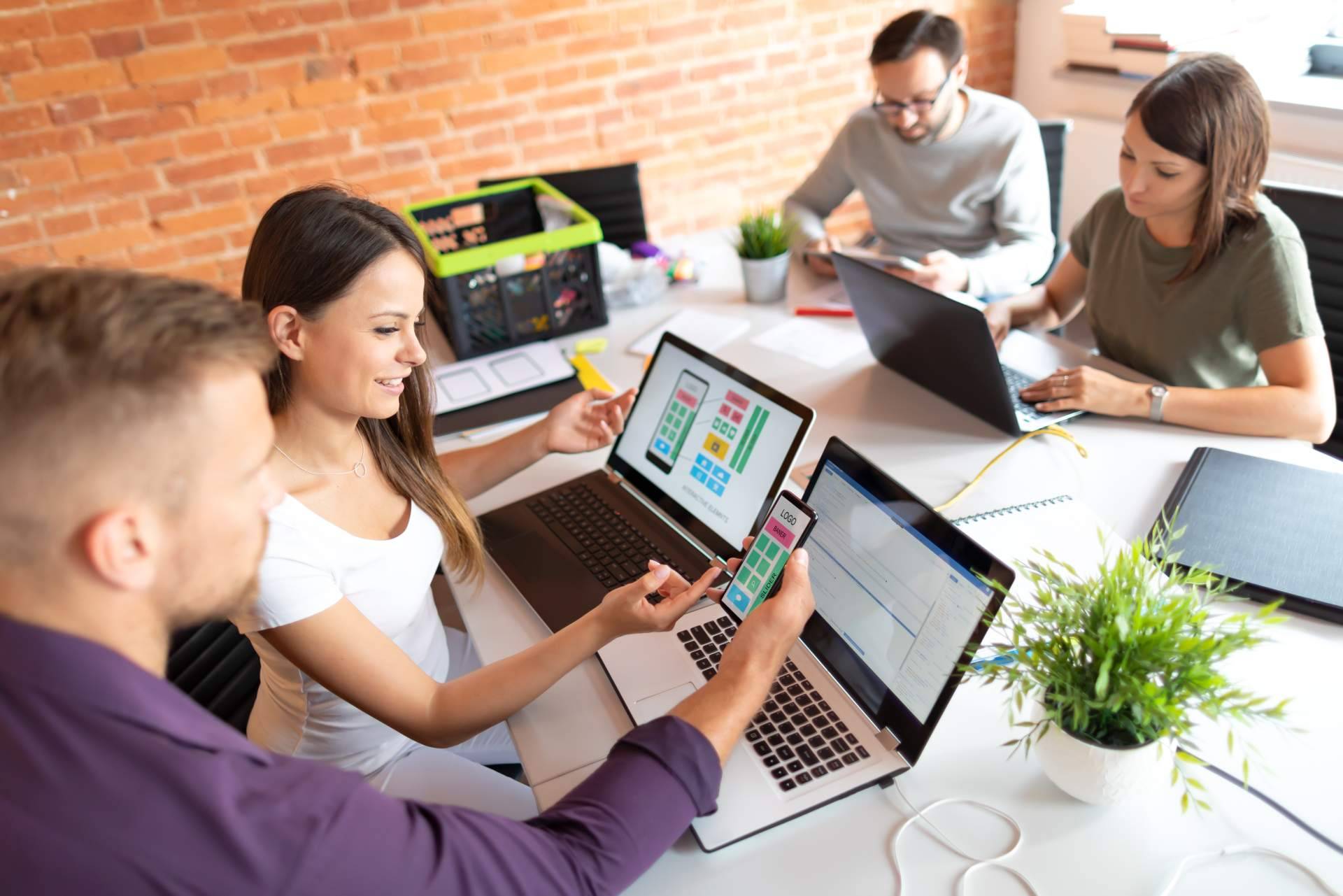 Nomascode ayuda a empresas y startups a desarrollar aplicaciones móviles y web de forma rápida, con un óptimo diseño y a un coste mínimo