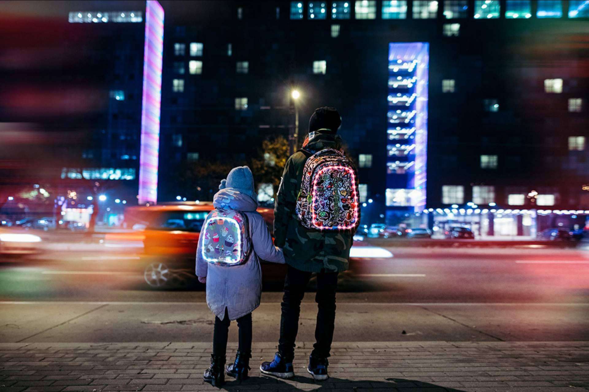 CoolPack pone a disposición mochilas LED que ofrecen diversión y seguridad