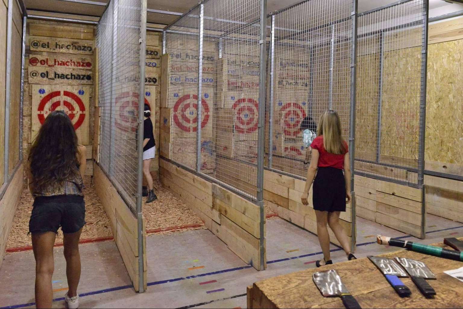 El Hachazo abre un nuevo local de lanzamiento de hachas en Las Rozas, Madrid