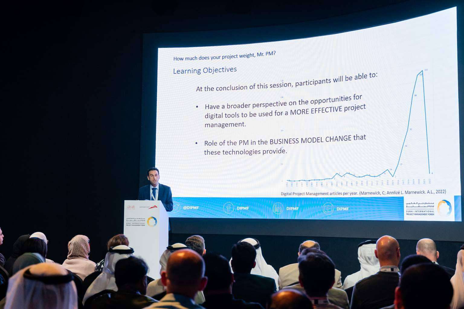 Carlos Pampliega explica la experiencia de Leapman en el Dubai International Project Management Forum