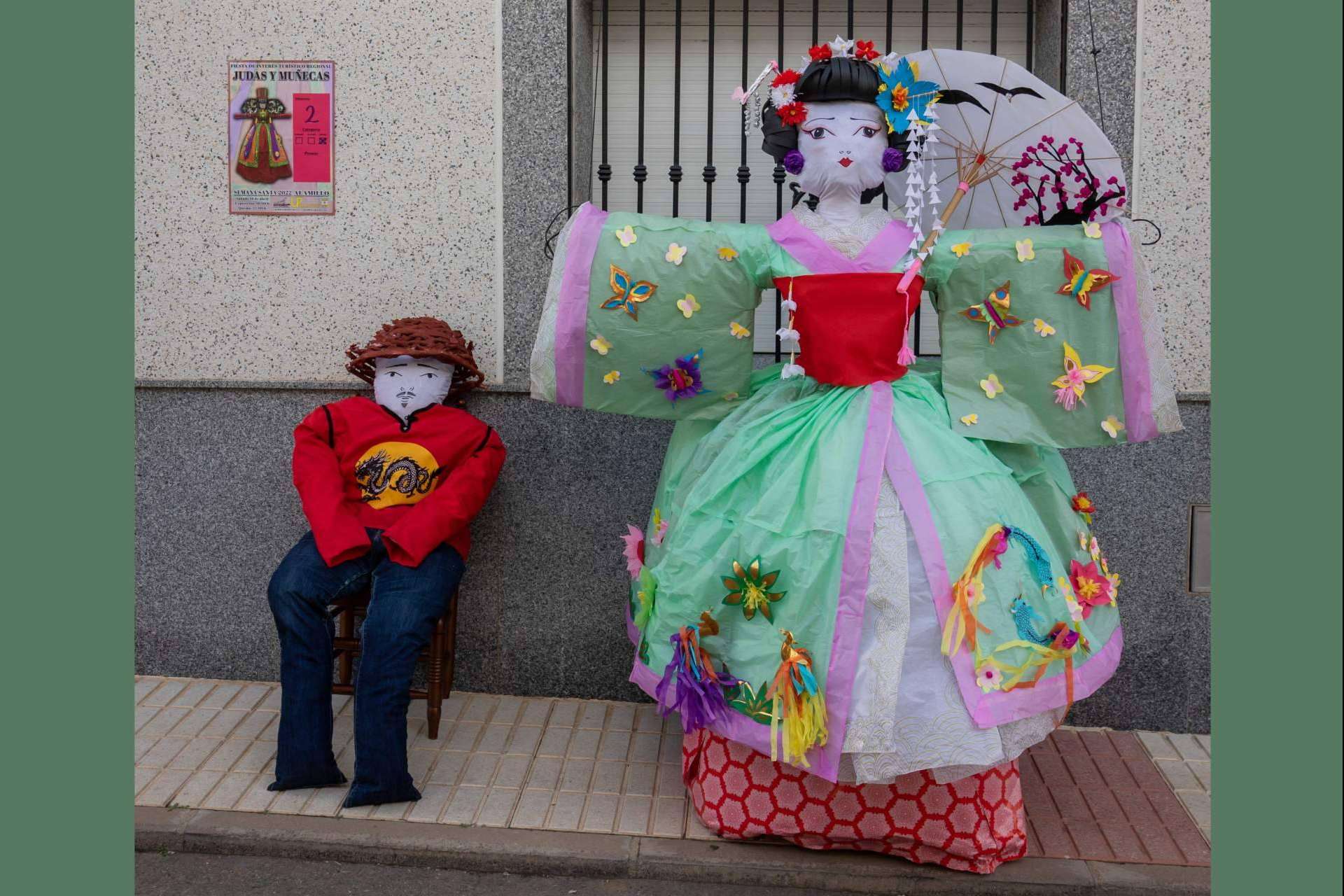 Una ceremonia que señala el fin del invierno, Judas y Muñecas en Alamillo