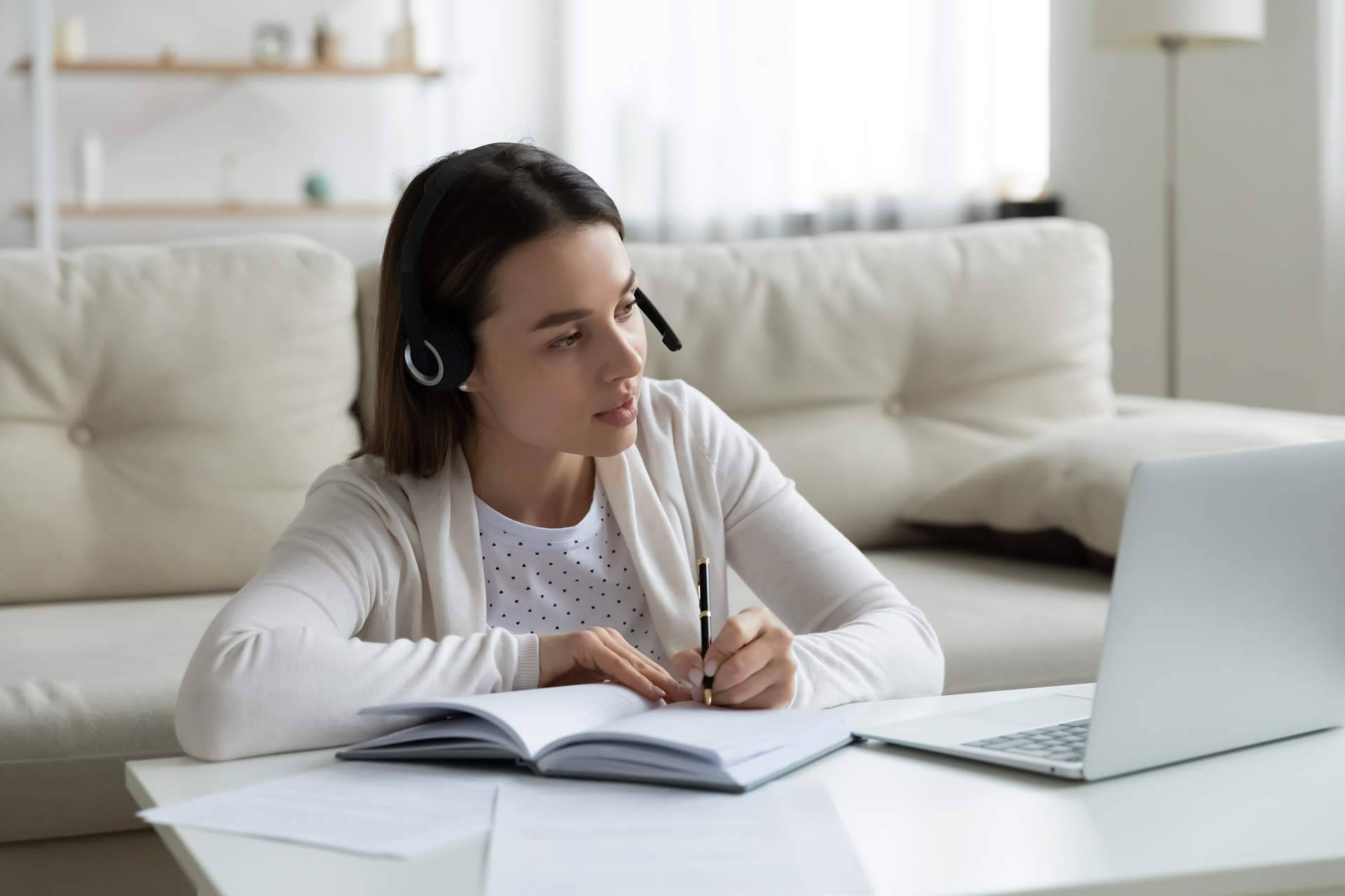 Las ventajas de ser profesor online de idiomas, según Sergio Delgado de ConMovimiento