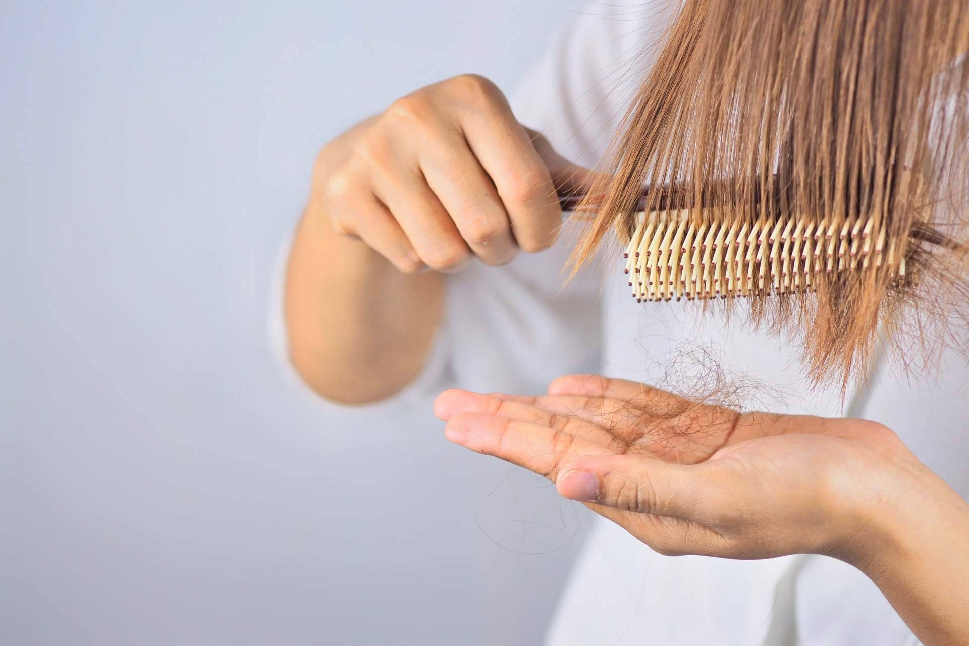 ¿Por qué se cae más el cabello en primavera y cómo tratarlo?