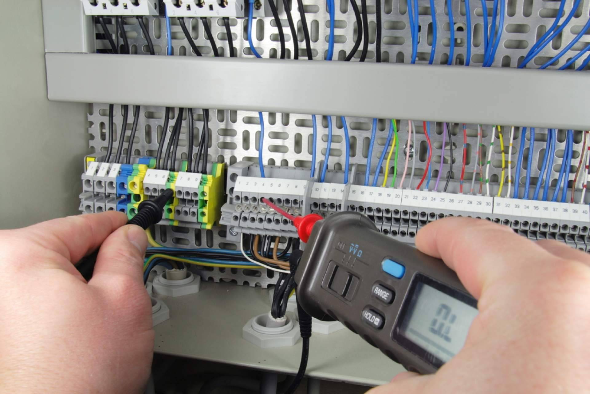 Asesoría e instalación de cuadros eléctricos, con Celéctricos