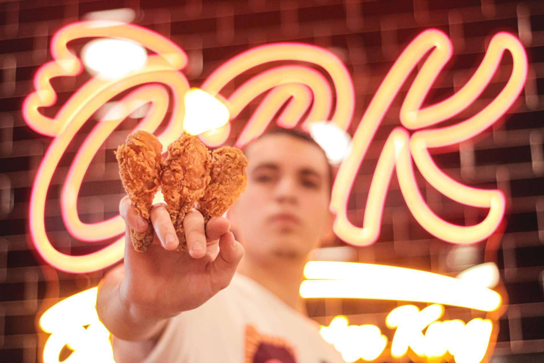 El restaurante especializado en pollo crujiente, CBK, celebra la nueva apertura en Bilbao