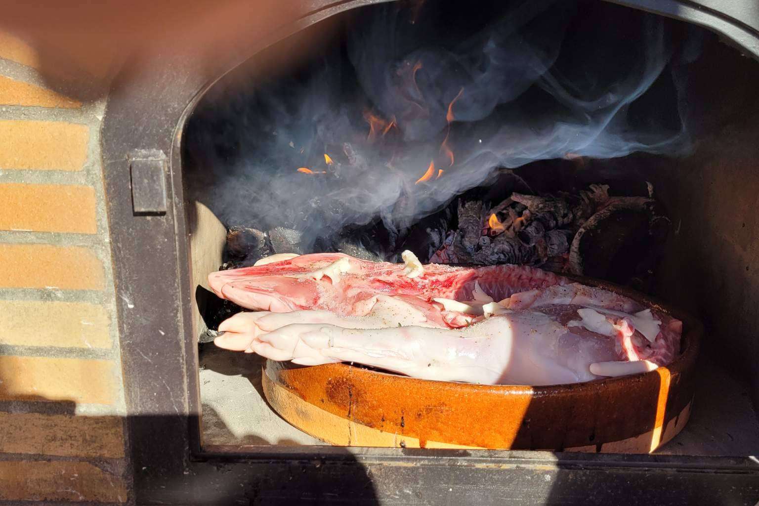 Los beneficios de cocinar en hornos de leña