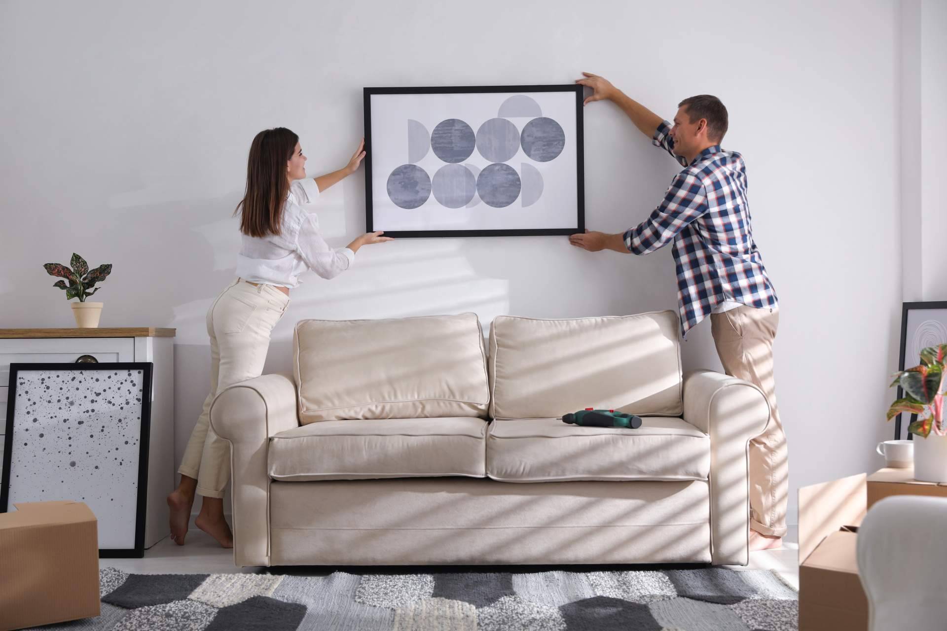 ¿Cómo colocar cuadros decorativos en casa?