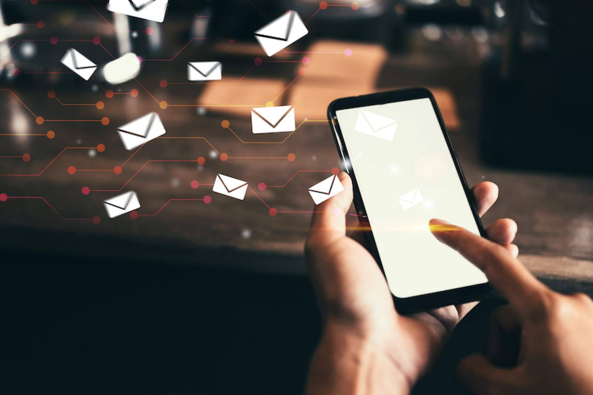 Las ventajas del SMS para marketing del comercio minorista, con Aviva Voice