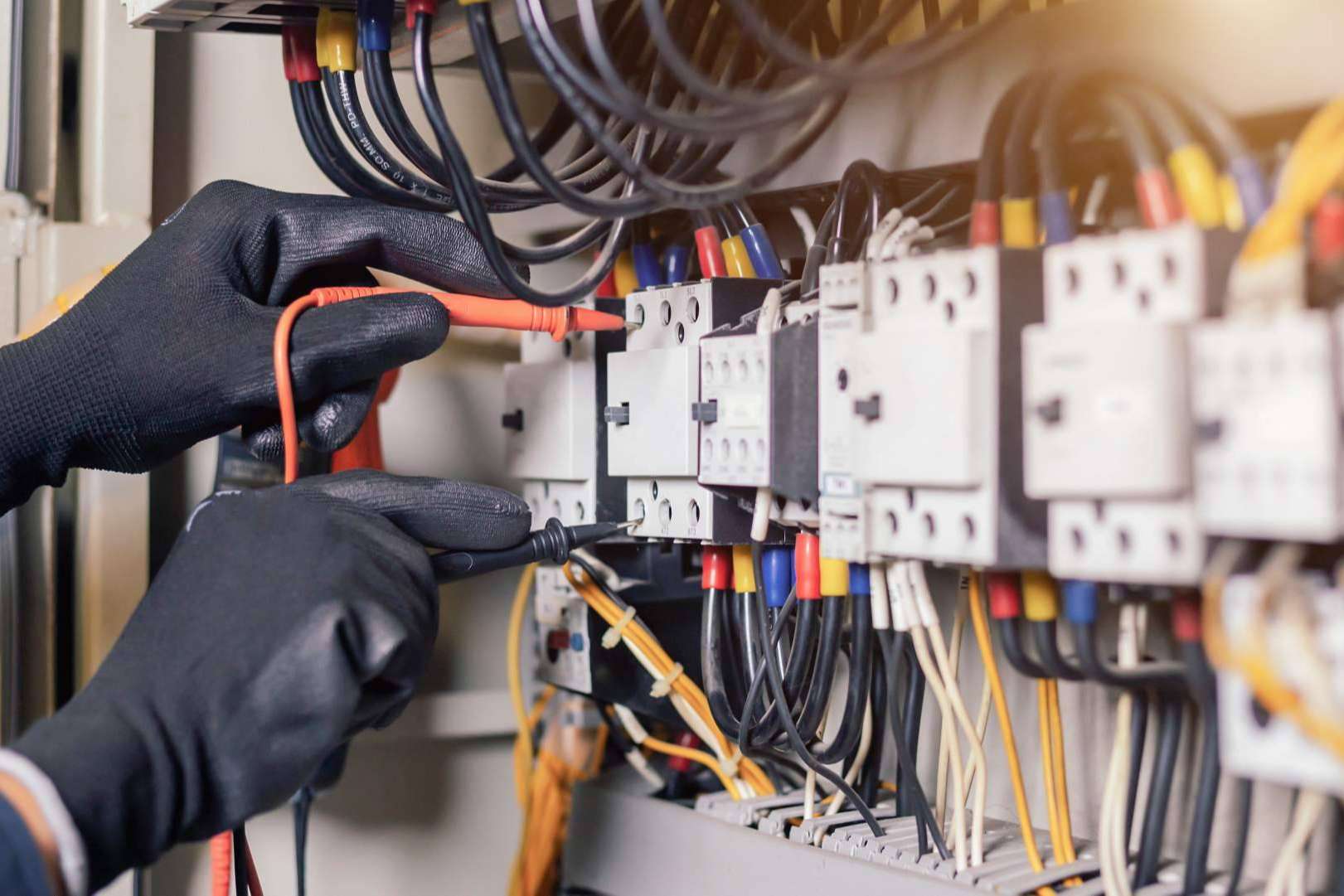Equipamiento para profesionales de la construcción, componentes eléctricos en Swimhome
