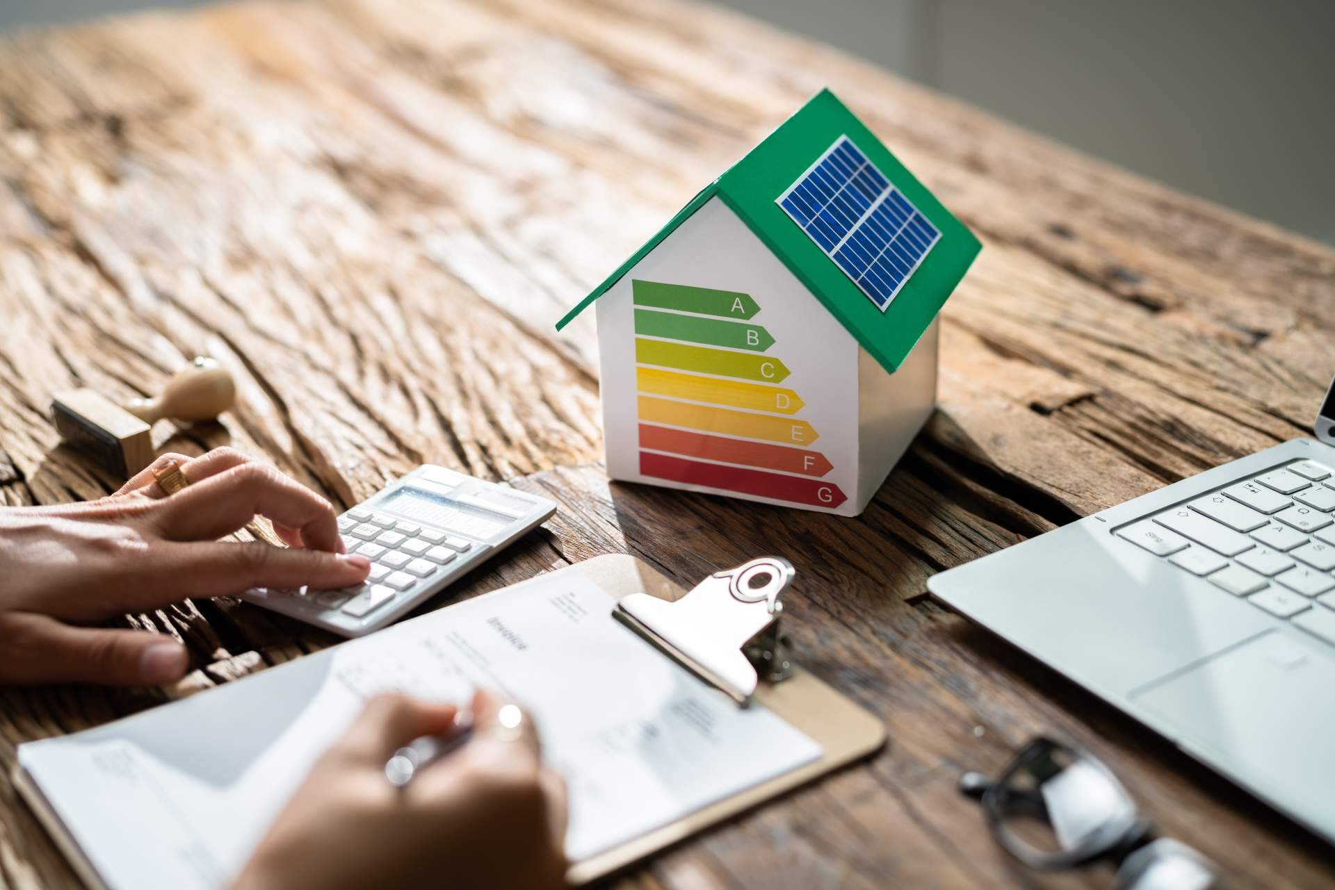 Asesores energéticos especializados en luz y gas, con Energybox