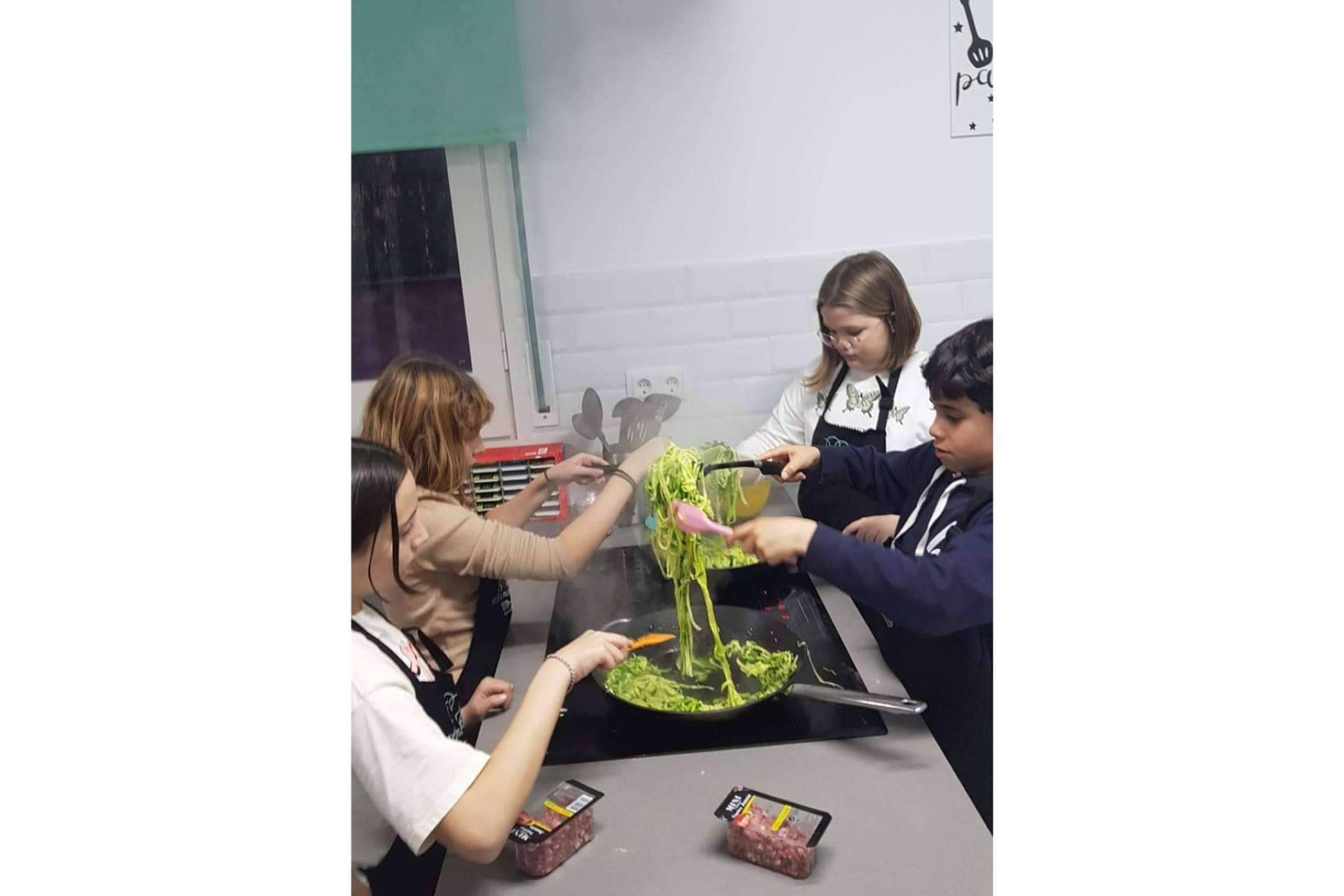 La escuela de cocina online que se especializa en el aprendizaje para niños y adultos, Ochimanikia