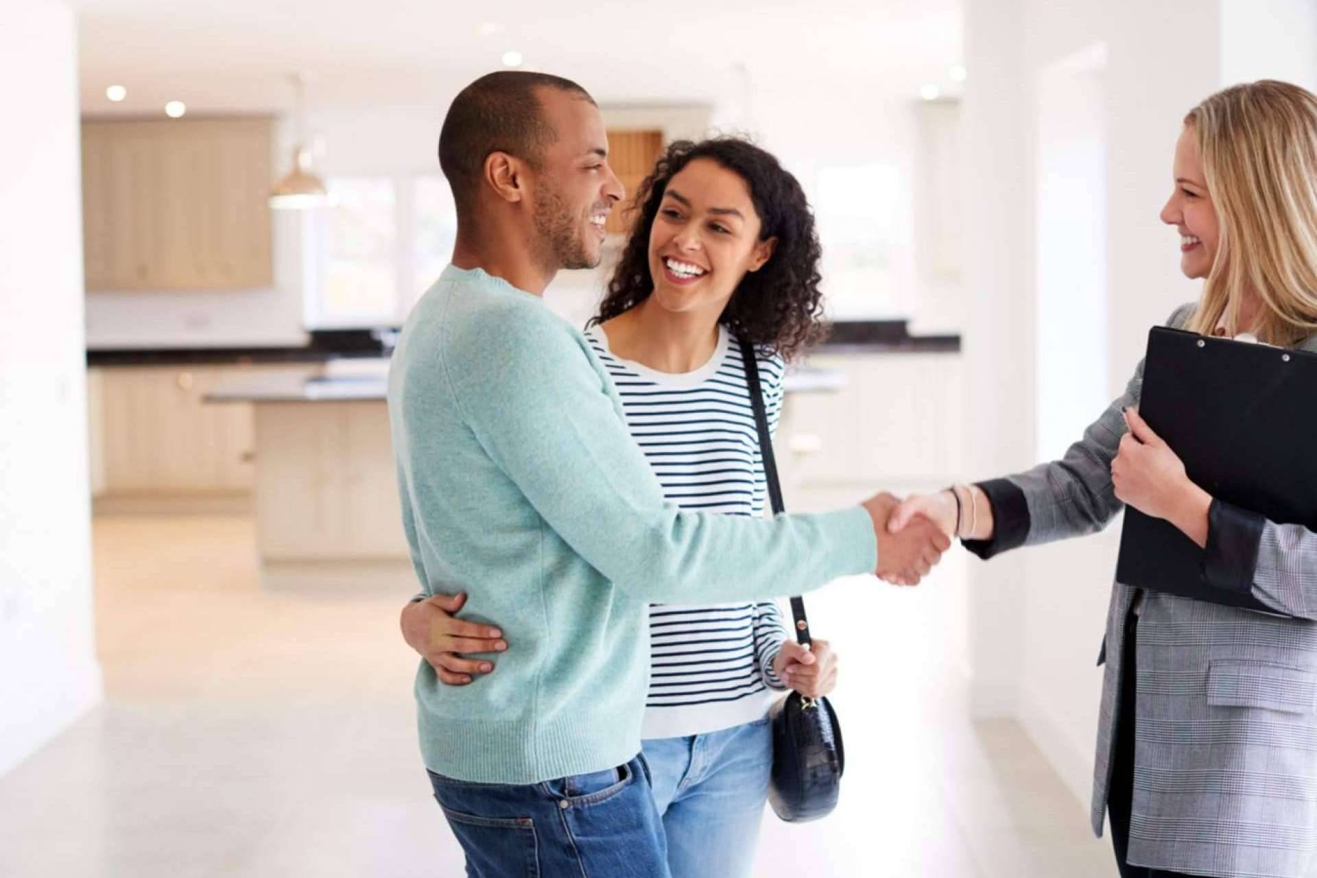 Contratar servicios de asesoría en la compraventa de inmuebles, de la mano de expertos inmobiliarios en Madrid