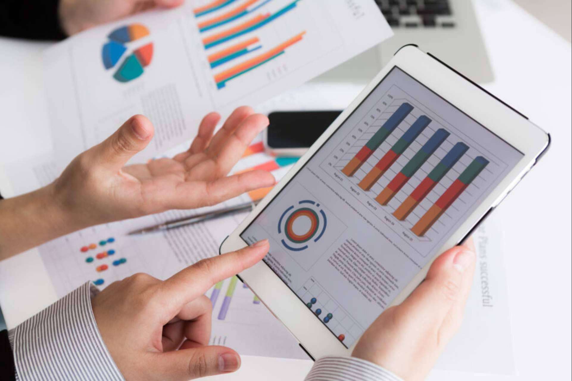 Cómo impacta la digitalización en el seguimiento de KPI de producción en entornos industriales