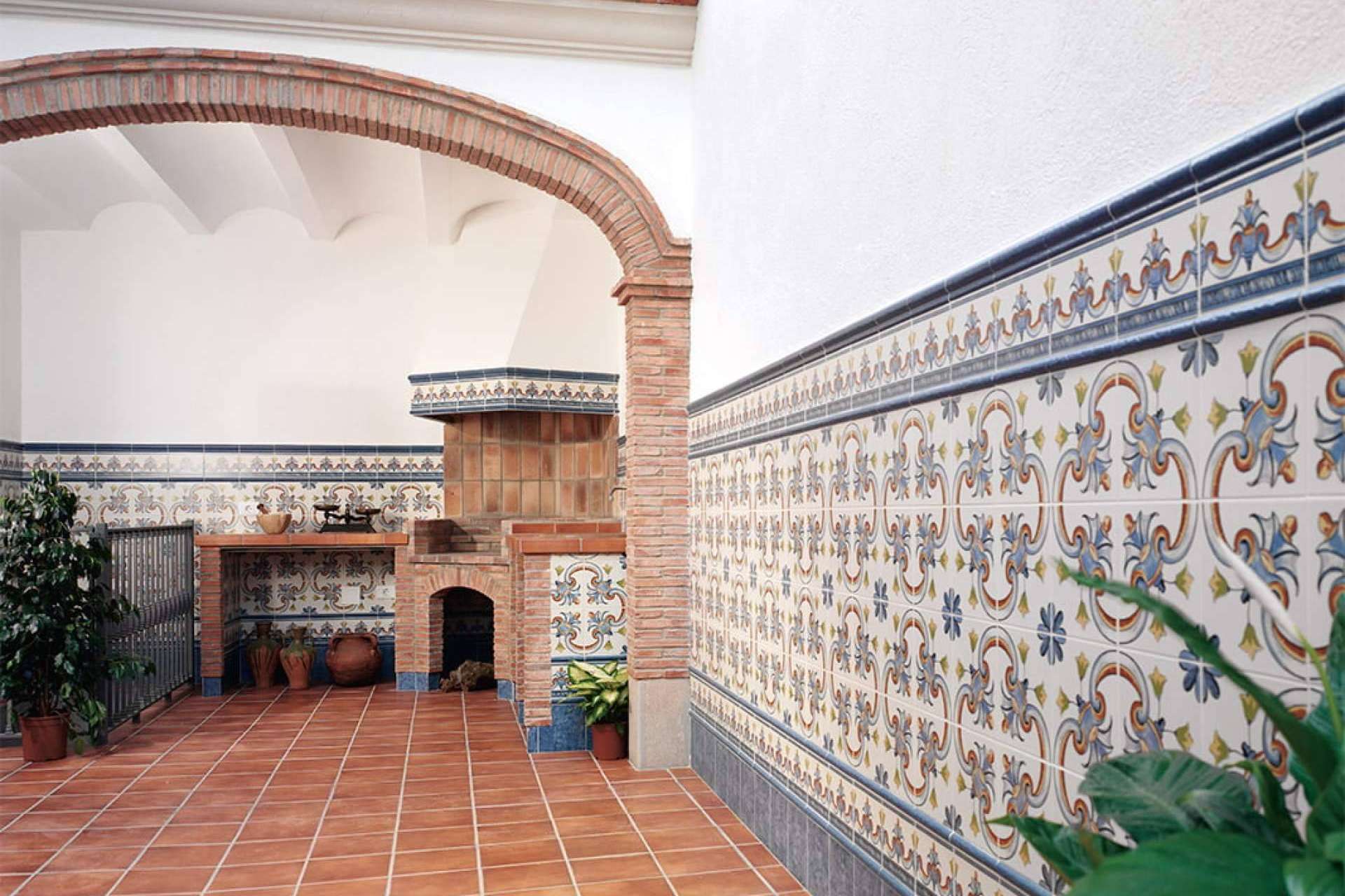 Los bellos y elegantes azulejos andaluces de Interazulejo