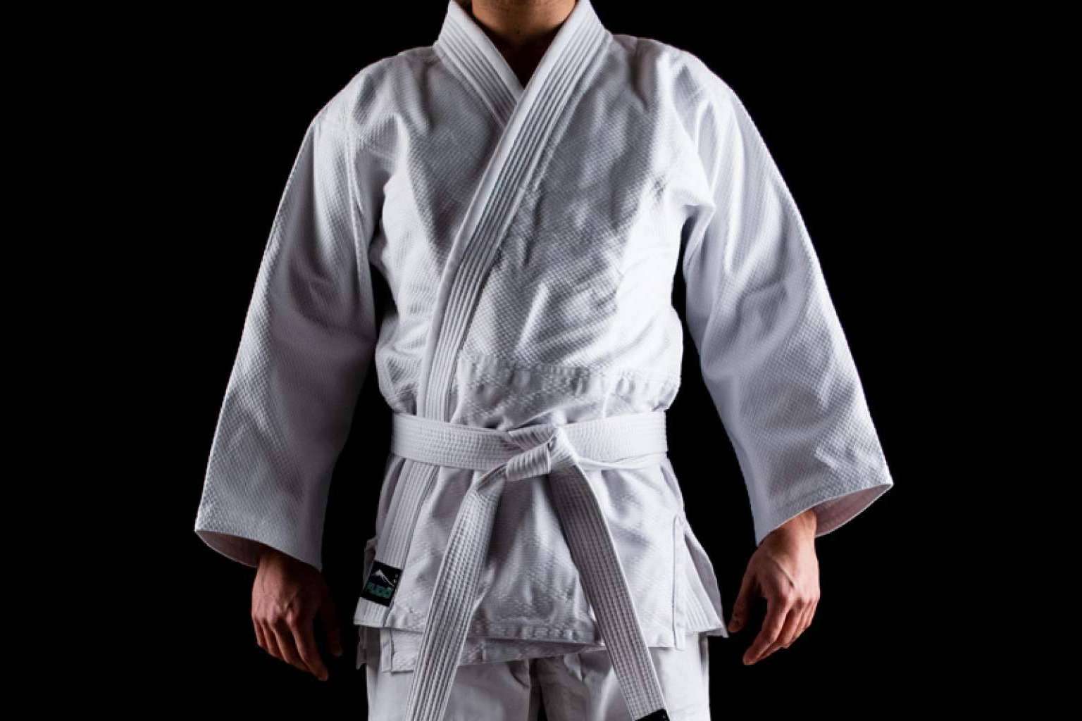 Uniformes para la práctica de karate y judo, disponibles en Katanamart