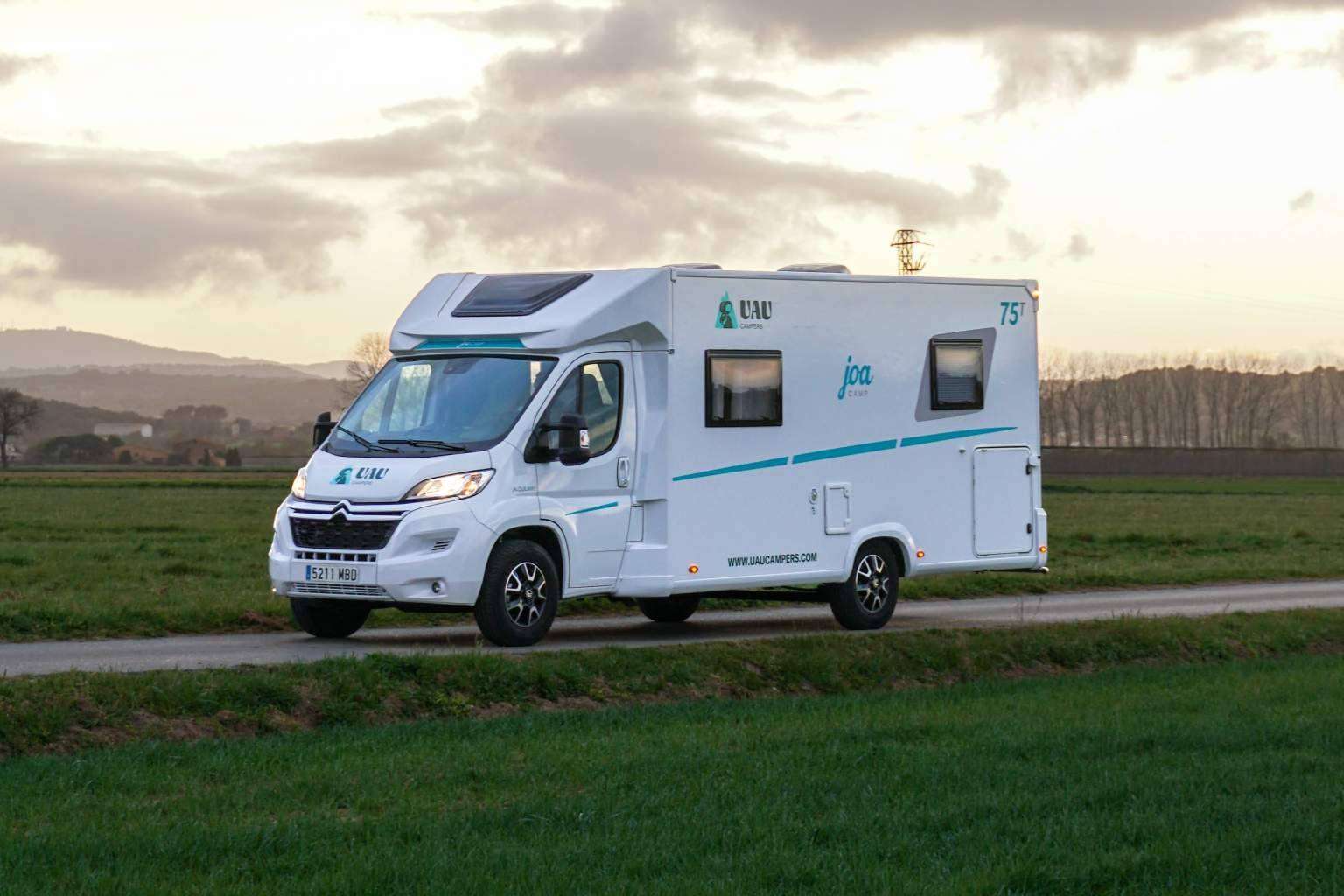 Las ventajas de coger una autocaravana para estas vacaciones de verano, de la mano de UAU Campers