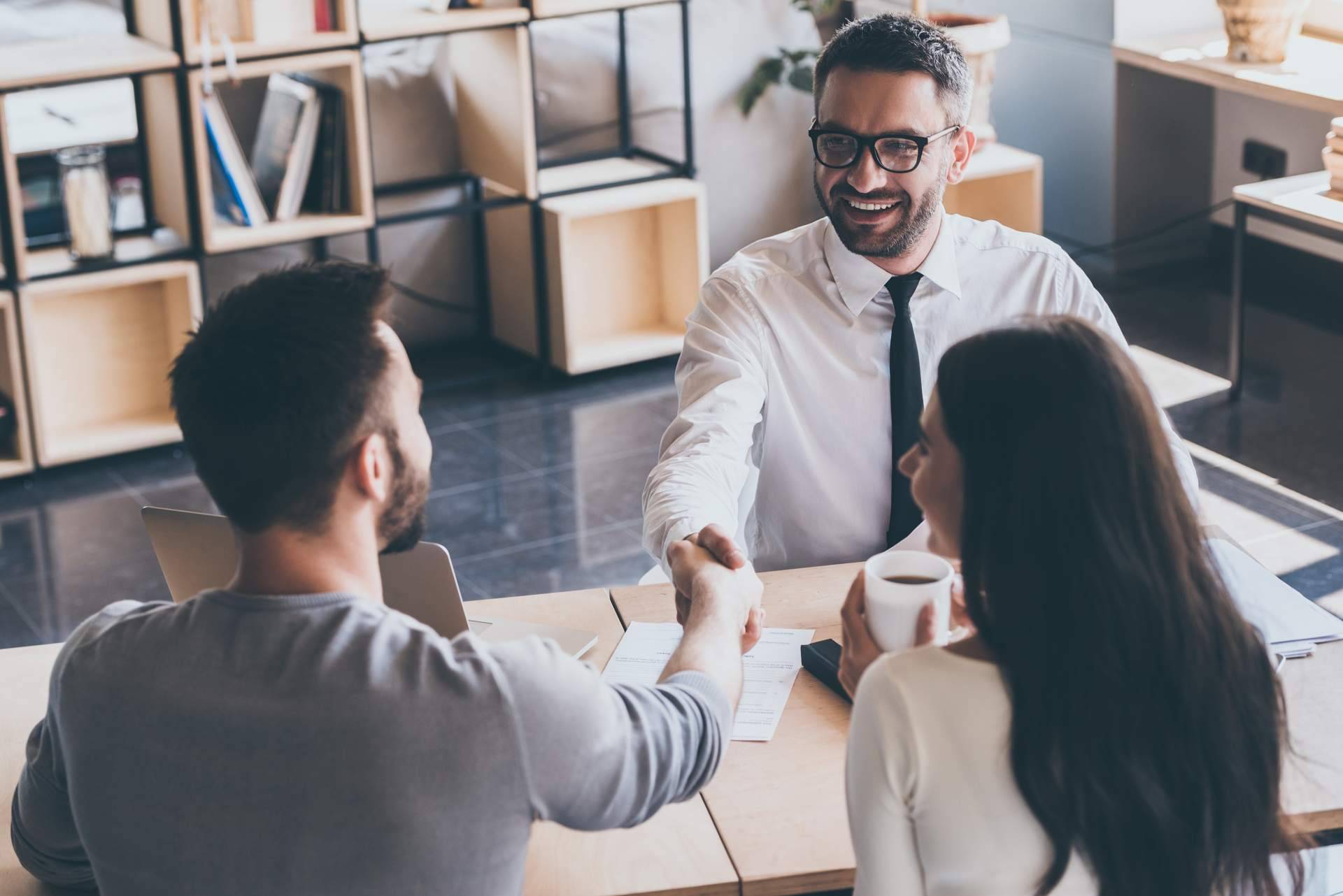 Destacar en el mercado y superar los competidores con R&A Business Training