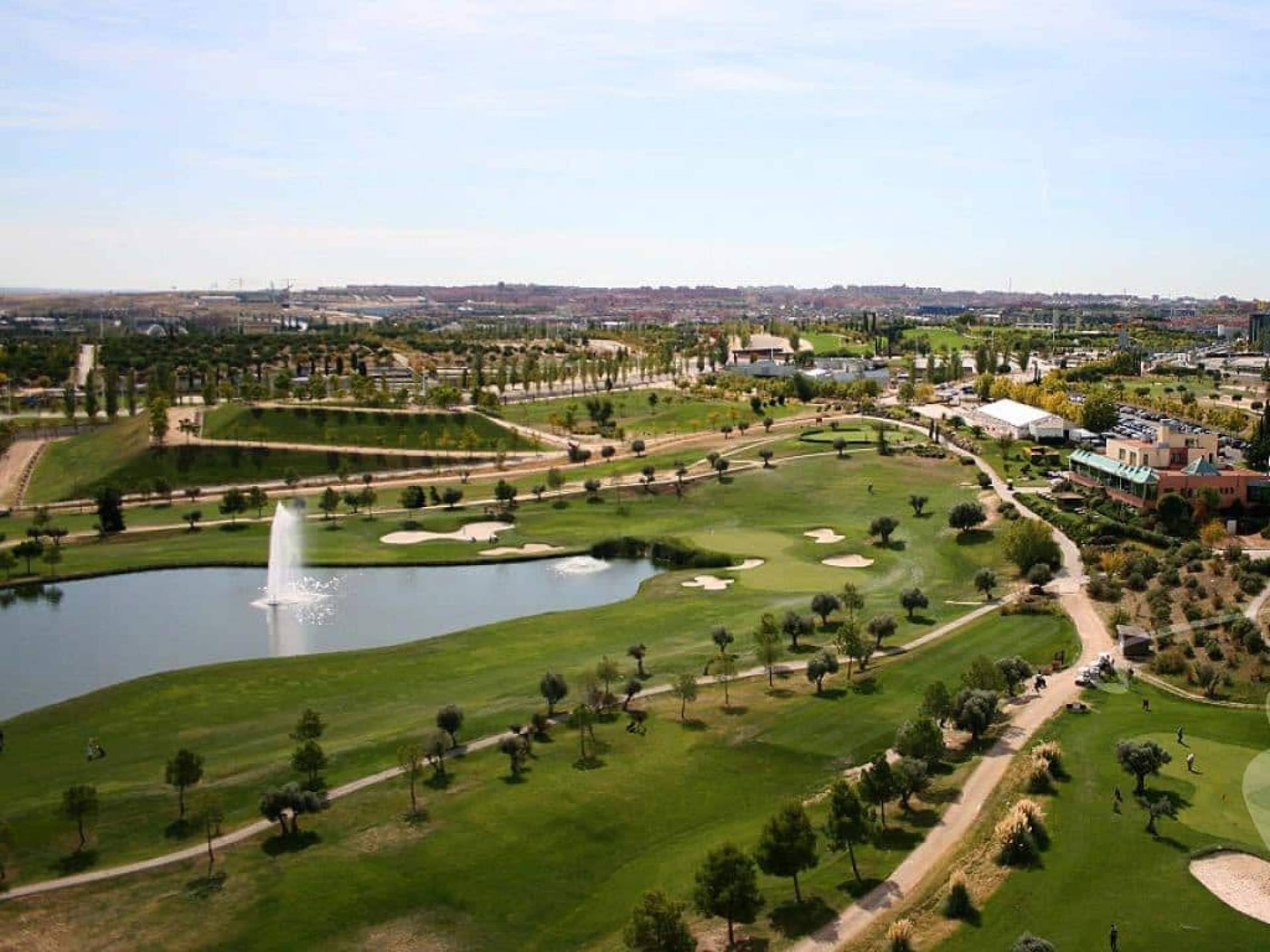 Joaquín Molpeceres Sánchez, presidente del Club de Golf Olivar de la Hinojosa, sobre las ventajas del golf, tenis y pádel