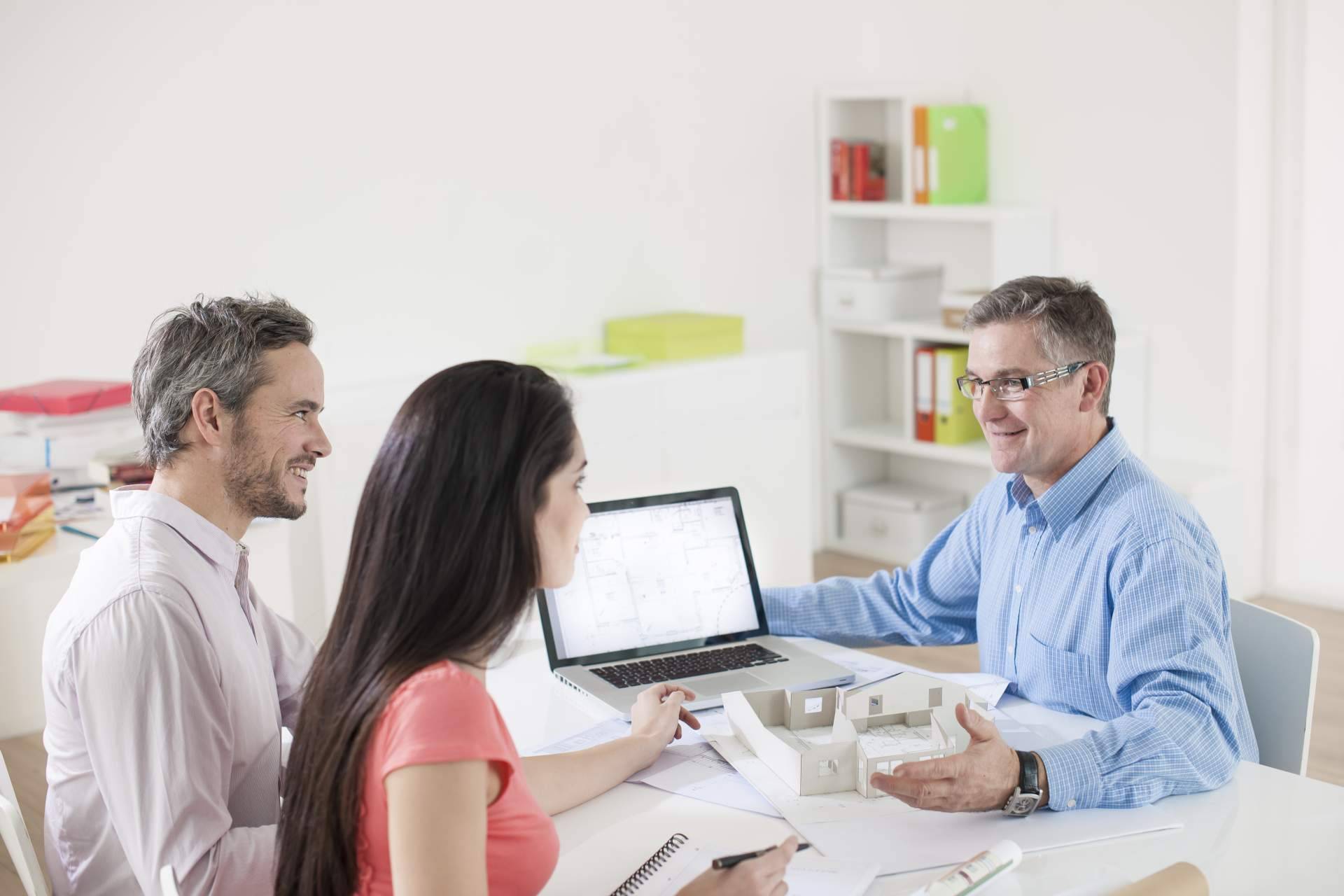 ¿Por qué es importante contar con un asesor inmobiliario y cuáles son las ventajas de tenerlo online?
