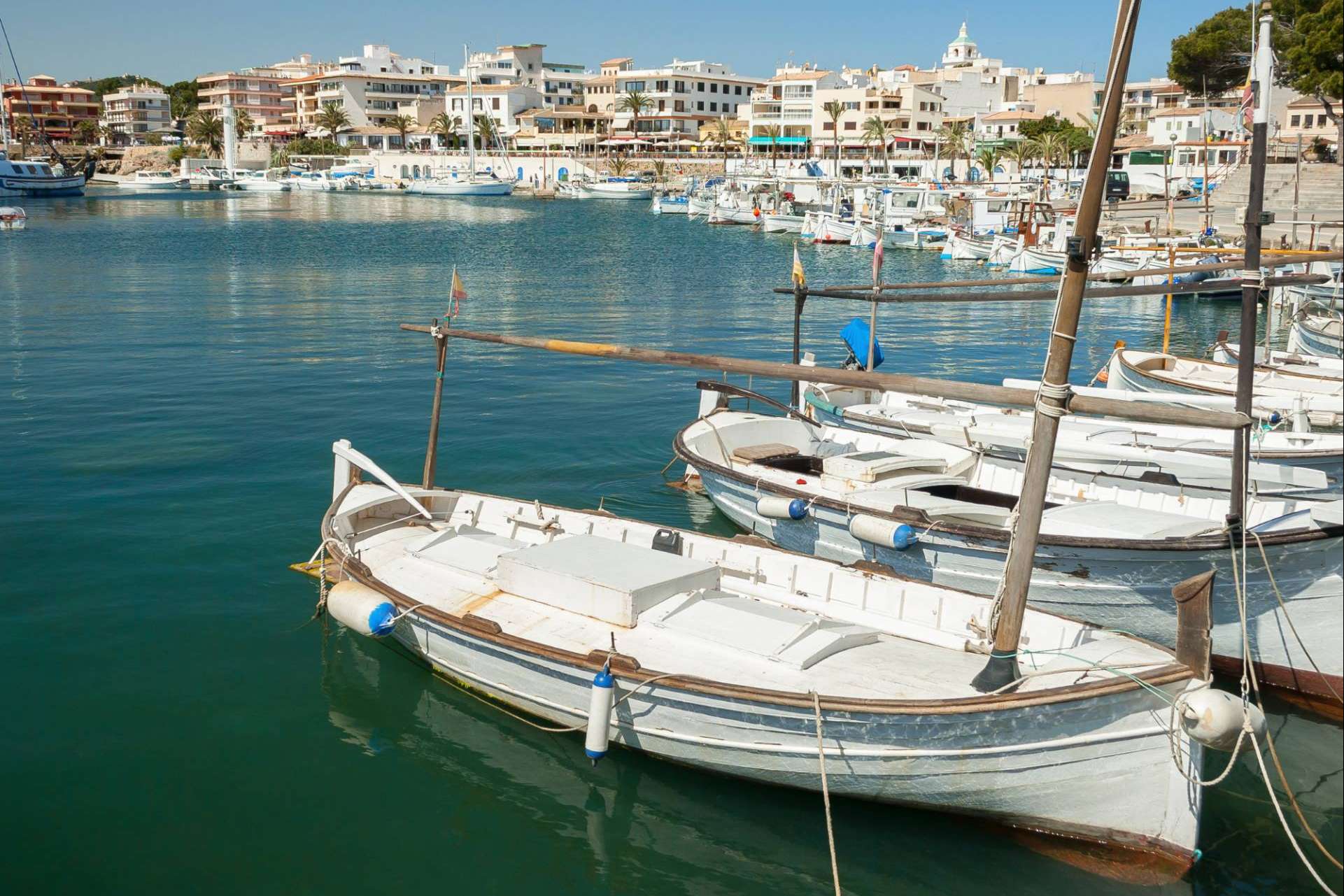 Todo lo que ofrece Cala Ratjada, un paraíso de sol, mar y diversión en Mallorca